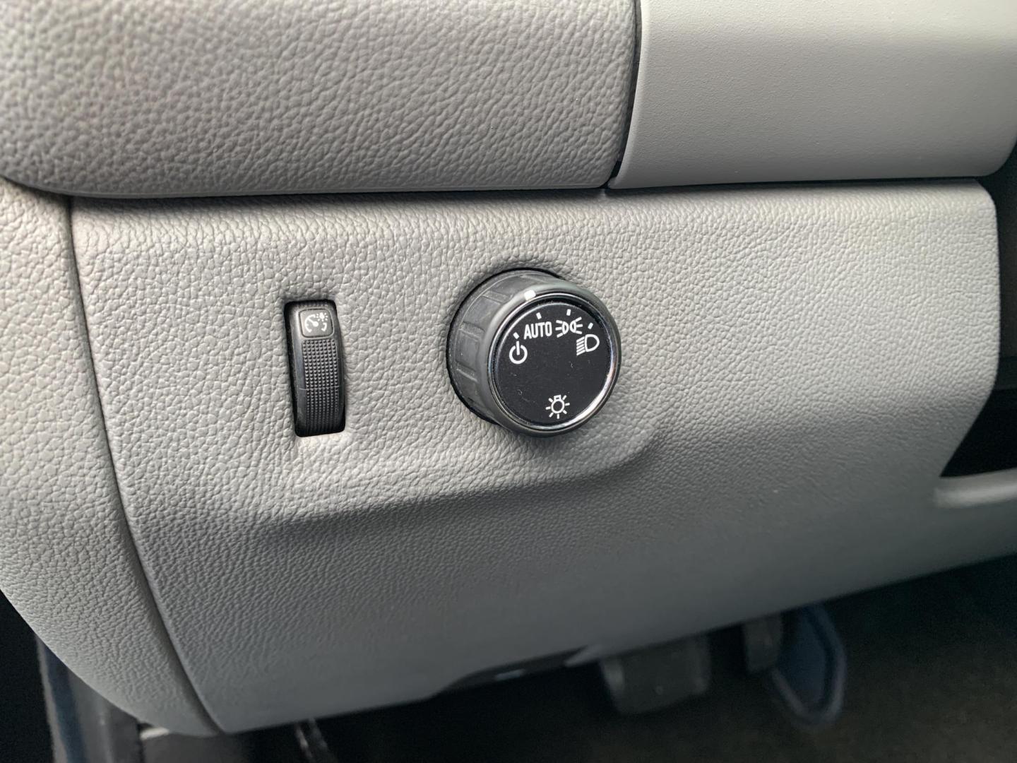 2015 BLACK /BLACK GMC Canyon Base Ext. Cab 2WD (1GTH5AEAXF1) with an 2.5L L4 DOHC 24V engine, Automatic transmission, located at 506 S. Kingshighway, Cape Girardeau, MO, 63703, (573) 235-5000, 37.294991, -89.553635 - 2015 GMC Canyon 125,xxx miles Automatic Ext. Cab Cruise Power Windows/Locks/Mirrors Keyless Entry We have financing available and we accept trades! Fill out a credit application on our website or come by today! If you have any questions, give us a call at (573) 235-5000 or visit our websit - Photo#17