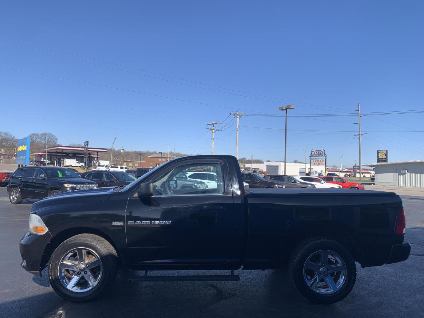 2012 BLACK /GRAY Dodge Ram 1500 ST EXPRESS 2WD (3C6JD6AT4CG) with an 5.7L V8 OHV 16V engine, Automatic transmission, located at 506 S. Kingshighway, Cape Girardeau, MO, 63703, (573) 235-5000, 37.294991, -89.553635 - 2012 Dodge Ram 1500 79,xxx miles Cruise Backup Cam Steering wheel controls Power windows/locks/mirrors We have financing available and we accept trades! Fill out a credit application on our website or come by today! If you have any questions, give us a call at (573) 235-5000 or visit our webs - Photo#4