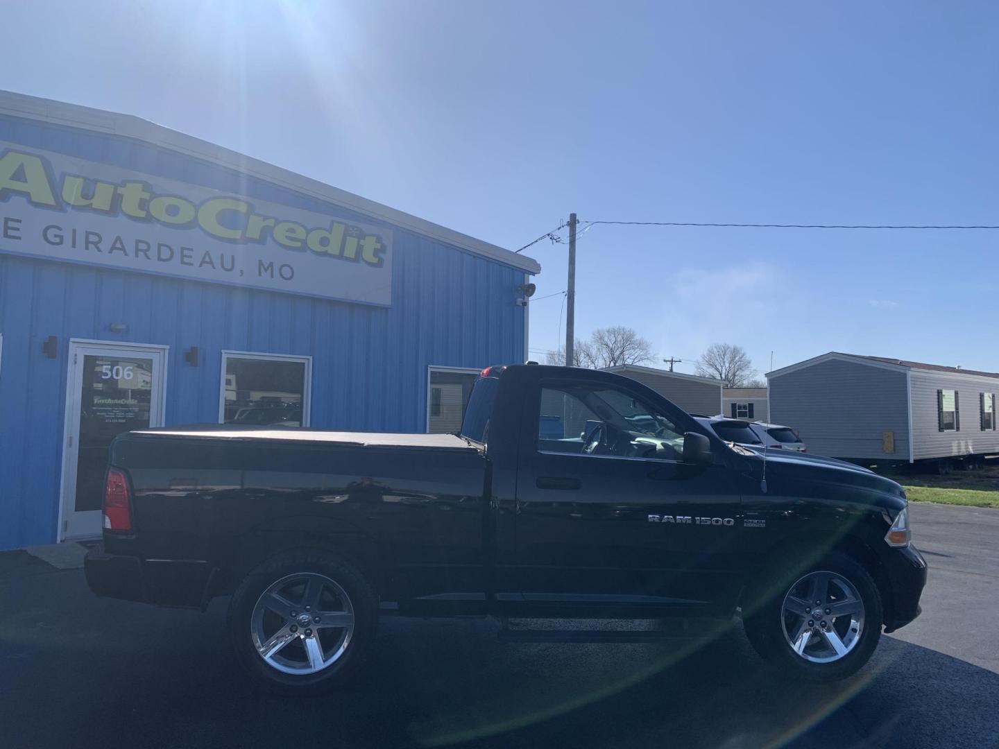 2012 BLACK /GRAY Dodge Ram 1500 ST EXPRESS 2WD (3C6JD6AT4CG) with an 5.7L V8 OHV 16V engine, Automatic transmission, located at 506 S. Kingshighway, Cape Girardeau, MO, 63703, (573) 235-5000, 37.294991, -89.553635 - 2012 Dodge Ram 1500 79,xxx miles Cruise Backup Cam Steering wheel controls Power windows/locks/mirrors We have financing available and we accept trades! Fill out a credit application on our website or come by today! If you have any questions, give us a call at (573) 235-5000 or visit our webs - Photo#10