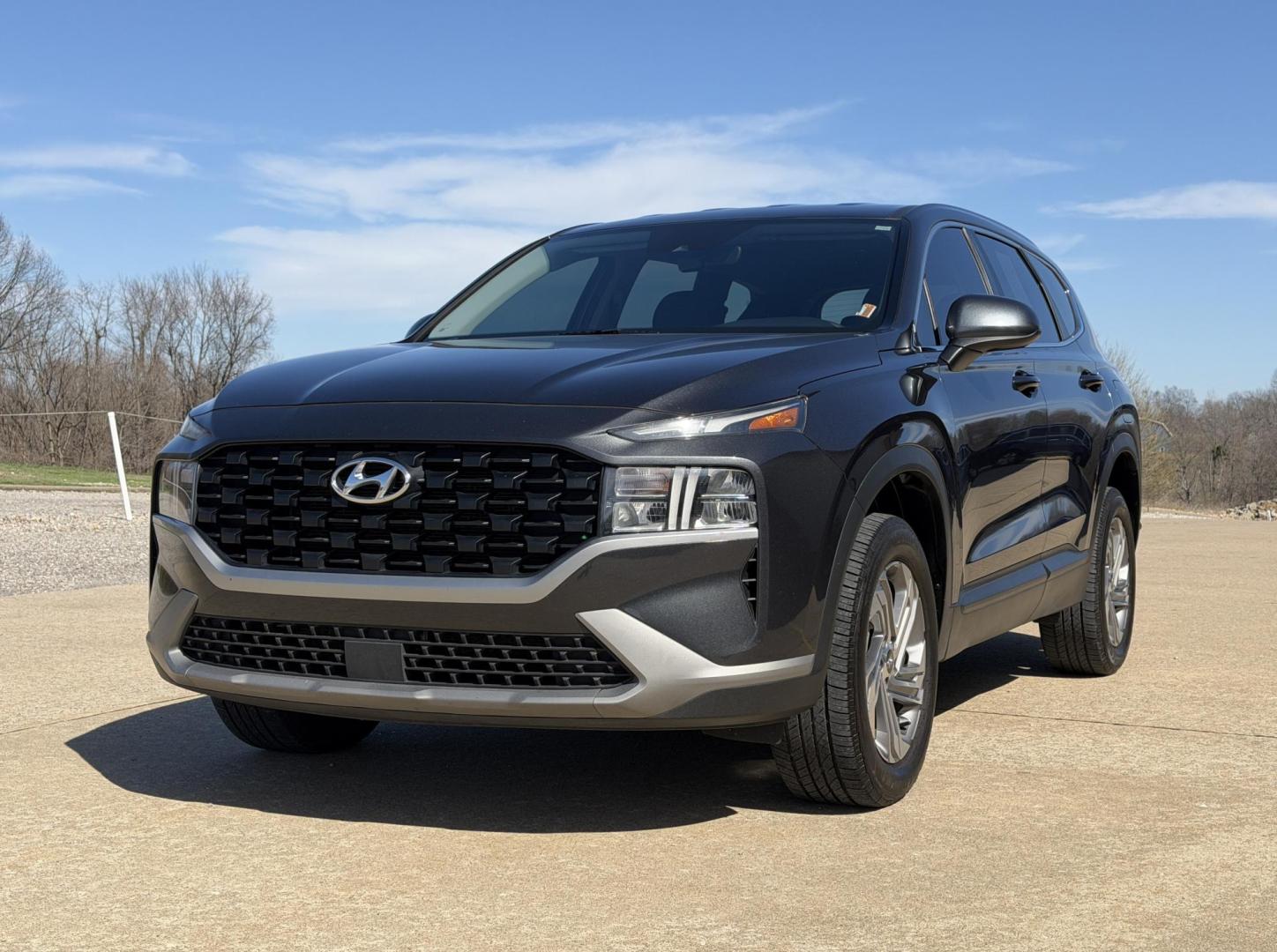2023 GRAY /Gray Hyundai Santa Fe SE AWD (5NMS1DAJ9PH) with an 2.5L 4 Cyl. engine, Automatic transmission, located at 2990 Old Orchard Rd., Jackson, MO, 63755, 37.354214, -89.612106 - 2023 Hyundai Santa FE SE 1-Owner 107xxx miles All Wheel Drive 2.5L 4 Cyl. Automatic Backup Camera Bluetooth Cruise Power Windows/Locks/Mirrors We have financing available and we accept trades! Fill out a credit application on our website or come by today! If you have any questions, give u - Photo#4