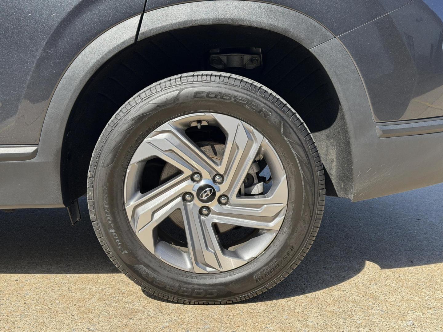 2023 GRAY /Gray Hyundai Santa Fe SE AWD (5NMS1DAJ9PH) with an 2.5L 4 Cyl. engine, Automatic transmission, located at 2990 Old Orchard Rd., Jackson, MO, 63755, 37.354214, -89.612106 - 2023 Hyundai Santa FE SE 1-Owner 107xxx miles All Wheel Drive 2.5L 4 Cyl. Automatic Backup Camera Bluetooth Cruise Power Windows/Locks/Mirrors We have financing available and we accept trades! Fill out a credit application on our website or come by today! If you have any questions, give u - Photo#34