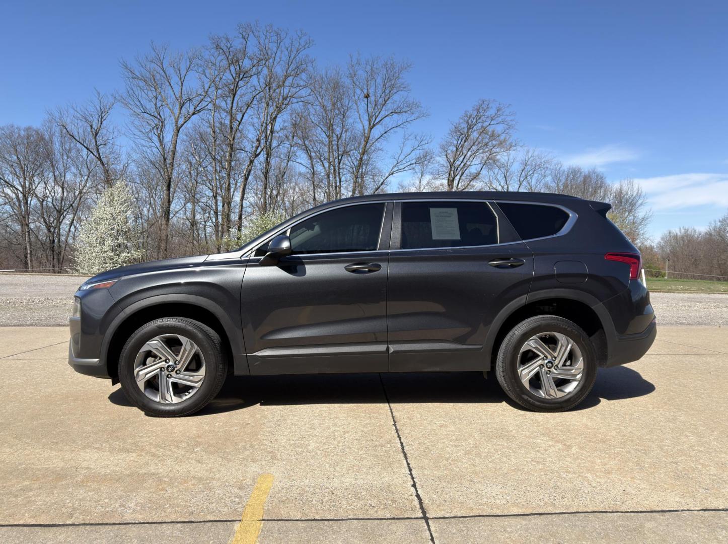 2023 GRAY /Gray Hyundai Santa Fe SE AWD (5NMS1DAJ9PH) with an 2.5L 4 Cyl. engine, Automatic transmission, located at 2990 Old Orchard Rd., Jackson, MO, 63755, 37.354214, -89.612106 - 2023 Hyundai Santa FE SE 1-Owner 107xxx miles All Wheel Drive 2.5L 4 Cyl. Automatic Backup Camera Bluetooth Cruise Power Windows/Locks/Mirrors We have financing available and we accept trades! Fill out a credit application on our website or come by today! If you have any questions, give u - Photo#5