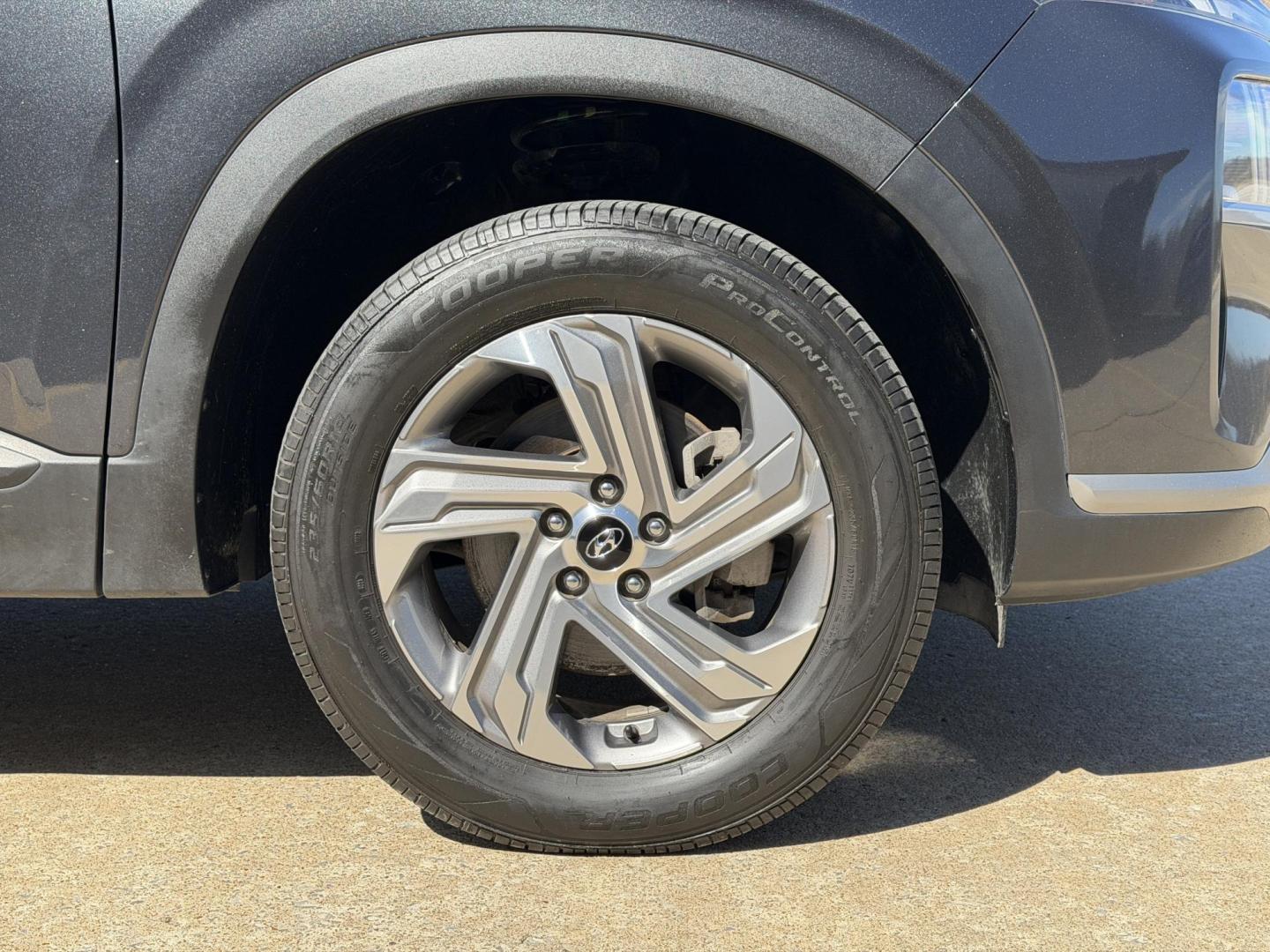 2023 GRAY /Gray Hyundai Santa Fe SE AWD (5NMS1DAJ9PH) with an 2.5L 4 Cyl. engine, Automatic transmission, located at 2990 Old Orchard Rd., Jackson, MO, 63755, 37.354214, -89.612106 - 2023 Hyundai Santa FE SE 1-Owner 107xxx miles All Wheel Drive 2.5L 4 Cyl. Automatic Backup Camera Bluetooth Cruise Power Windows/Locks/Mirrors We have financing available and we accept trades! Fill out a credit application on our website or come by today! If you have any questions, give u - Photo#36