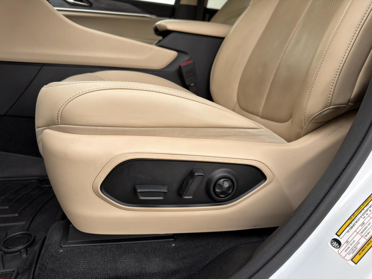 2021 WHITE /Tan Jeep Grand Cherokee Limited 4WD (1C4RJKBG1M8) with an 3.6L V6 engine, Automatic transmission, located at 2990 Old Orchard Rd., Jackson, MO, 63755, 37.354214, -89.612106 - 2021 Jeep Grand Cherokee L Limited 59xxx miles 4 Wheel Drive 3.6L V6 Automatic Leather 3rd Row Navigation Power/Heated/Cooled Seats Heated Rear Seats Heated Steering Wheel Backup Camera Sunroof Bluetooth Remote Start Cruise Power Windows/Locks/Mirrors We have financing available and - Photo#6