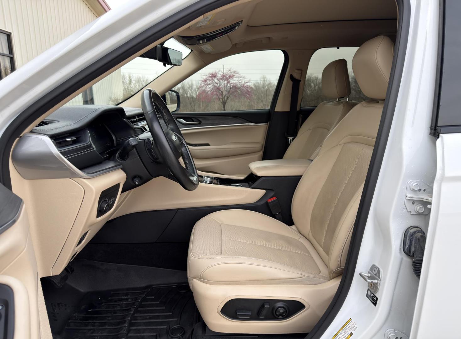 2021 WHITE /Tan Jeep Grand Cherokee Limited 4WD (1C4RJKBG1M8) with an 3.6L V6 engine, Automatic transmission, located at 2990 Old Orchard Rd., Jackson, MO, 63755, 37.354214, -89.612106 - 2021 Jeep Grand Cherokee L Limited 59xxx miles 4 Wheel Drive 3.6L V6 Automatic Leather 3rd Row Navigation Power/Heated/Cooled Seats Heated Rear Seats Heated Steering Wheel Backup Camera Sunroof Bluetooth Remote Start Cruise Power Windows/Locks/Mirrors We have financing available and - Photo#18