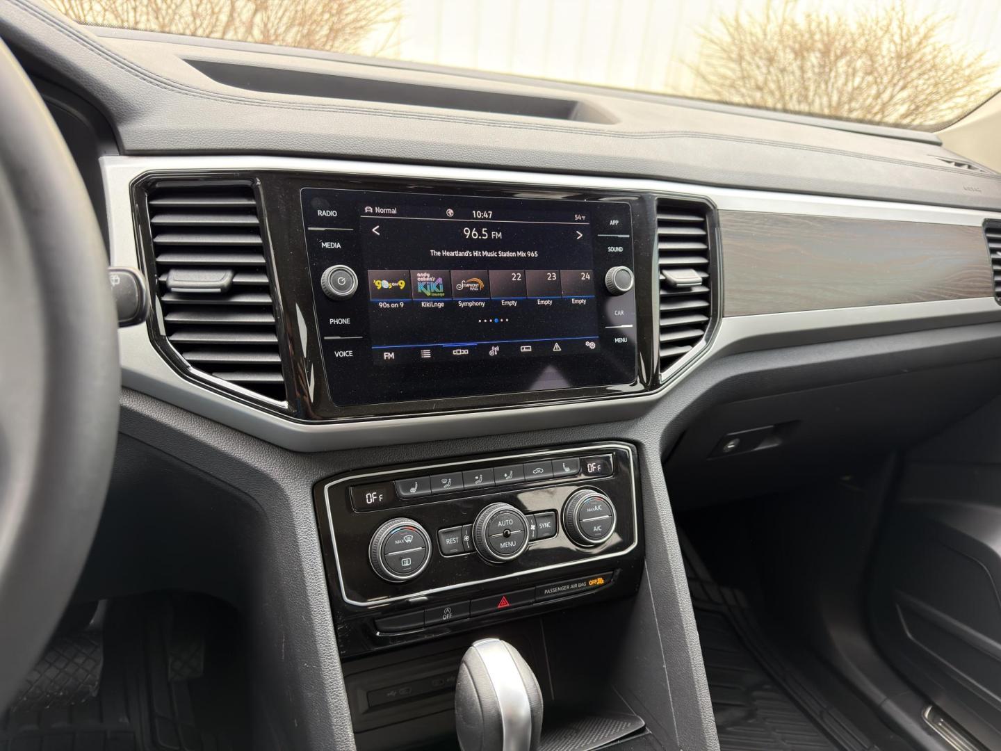 2022 BLUE /Black Volkswagen Atlas V6 SE w/Technology 4MOTION (1V2KR2CA2NC) with an 3.6L V6 engine, Automatic transmission, located at 2990 Old Orchard Rd., Jackson, MO, 63755, 37.354214, -89.612106 - 2022 Volkswagen Atlas SE 85xxx miles All Wheel Drive 3.6L V6 Automatic Leather 3rd Row Backup Camera Power Driver Seat Heated Seats Sunroof Bluetooth Remote Start Cruise Power Windows/Locks/Mirrors We have financing available and we accept trades! Fill out a credit application on our - Photo#27