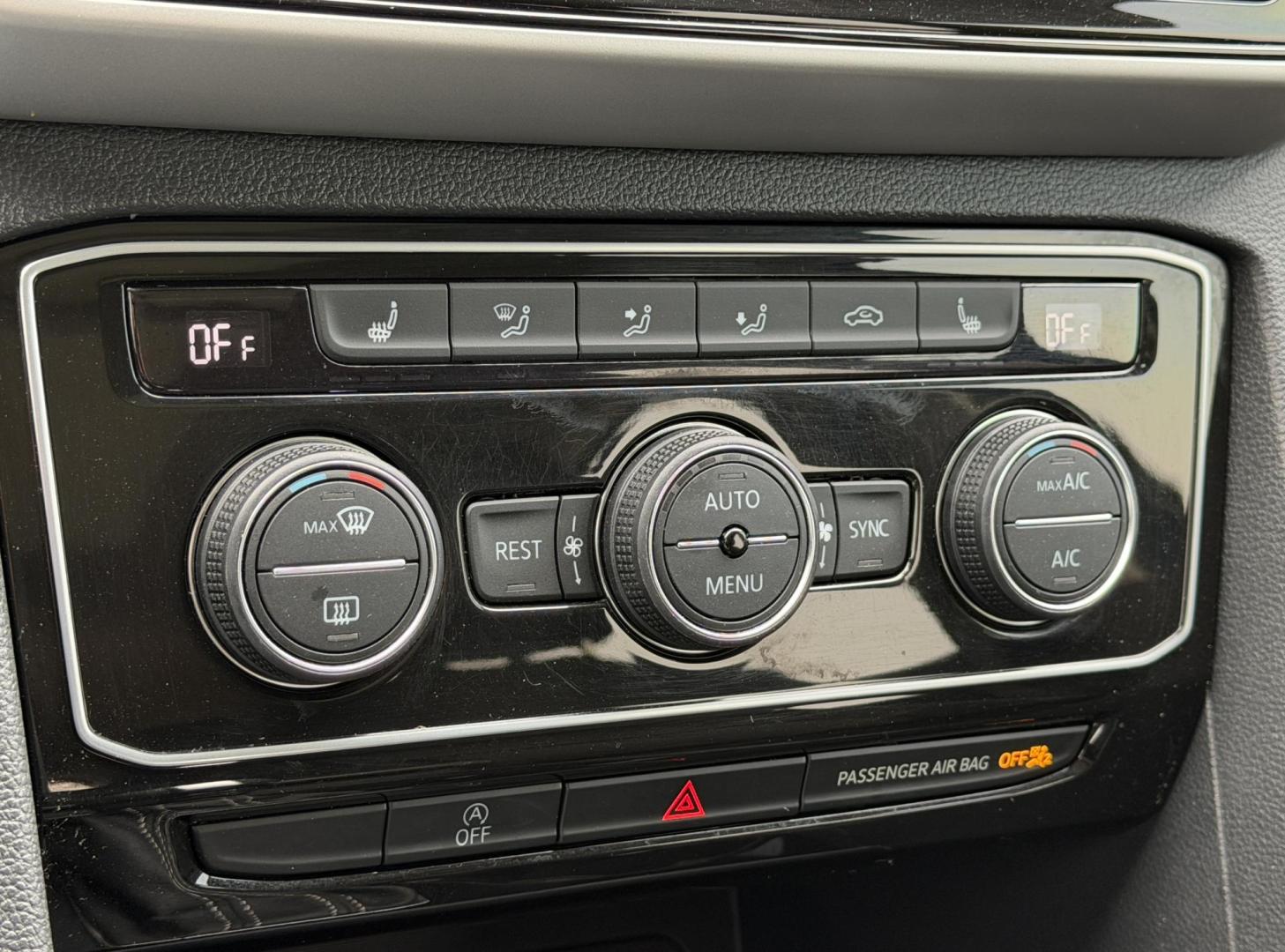 2022 BLUE /Black Volkswagen Atlas V6 SE w/Technology 4MOTION (1V2KR2CA2NC) with an 3.6L V6 engine, Automatic transmission, located at 2990 Old Orchard Rd., Jackson, MO, 63755, 37.354214, -89.612106 - 2022 Volkswagen Atlas SE 85xxx miles All Wheel Drive 3.6L V6 Automatic Leather 3rd Row Backup Camera Power Driver Seat Heated Seats Sunroof Bluetooth Remote Start Cruise Power Windows/Locks/Mirrors We have financing available and we accept trades! Fill out a credit application on our - Photo#3