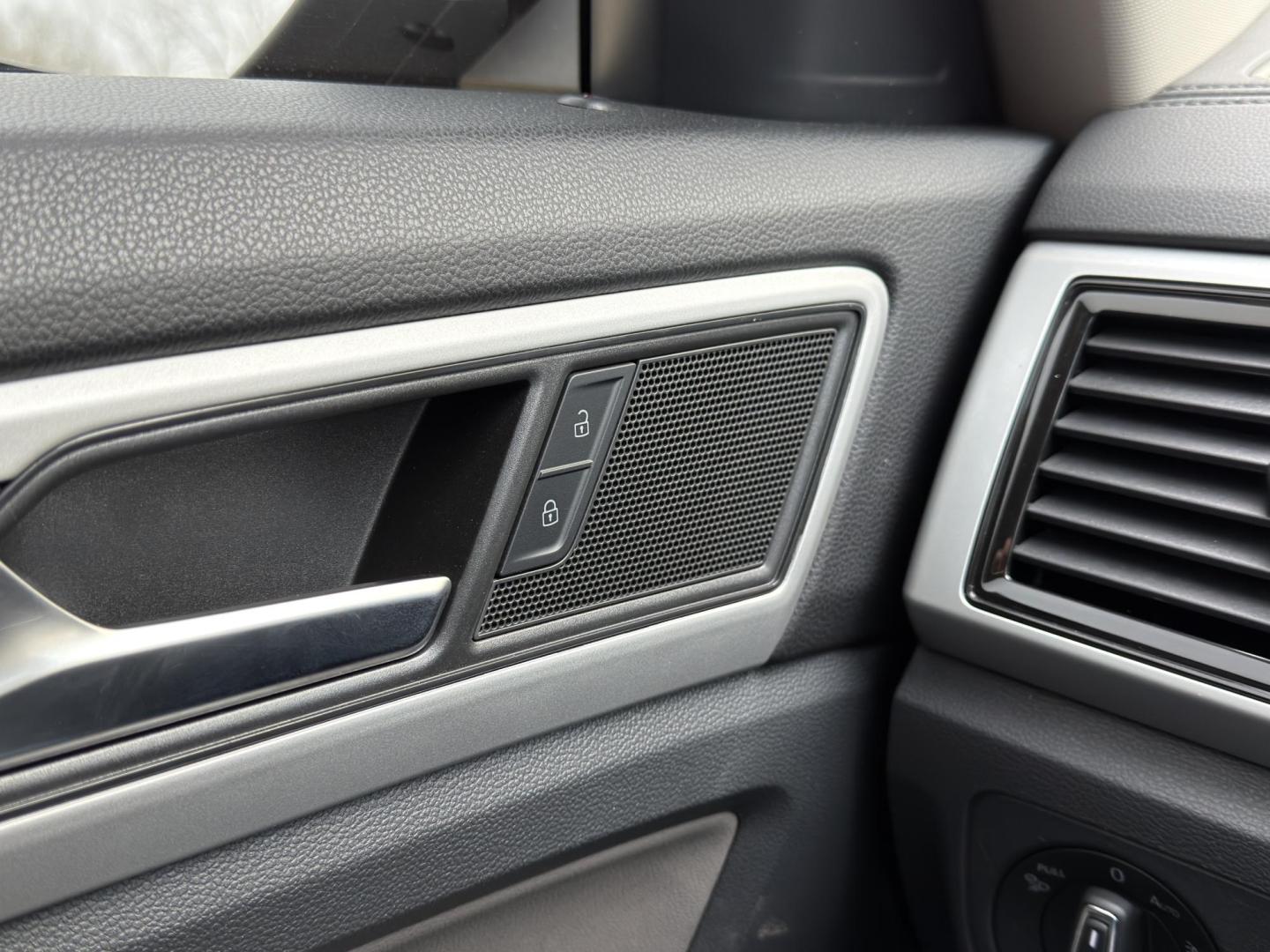 2022 BLUE /Black Volkswagen Atlas V6 SE w/Technology 4MOTION (1V2KR2CA2NC) with an 3.6L V6 engine, Automatic transmission, located at 2990 Old Orchard Rd., Jackson, MO, 63755, 37.354214, -89.612106 - 2022 Volkswagen Atlas SE 85xxx miles All Wheel Drive 3.6L V6 Automatic Leather 3rd Row Backup Camera Power Driver Seat Heated Seats Sunroof Bluetooth Remote Start Cruise Power Windows/Locks/Mirrors We have financing available and we accept trades! Fill out a credit application on our - Photo#31