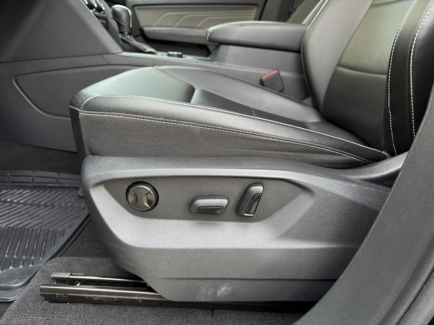 2022 BLUE /Black Volkswagen Atlas V6 SE w/Technology 4MOTION (1V2KR2CA2NC) with an 3.6L V6 engine, Automatic transmission, located at 2990 Old Orchard Rd., Jackson, MO, 63755, 37.354214, -89.612106 - 2022 Volkswagen Atlas SE 85xxx miles All Wheel Drive 3.6L V6 Automatic Leather 3rd Row Backup Camera Power Driver Seat Heated Seats Sunroof Bluetooth Remote Start Cruise Power Windows/Locks/Mirrors We have financing available and we accept trades! Fill out a credit application on our - Photo#5