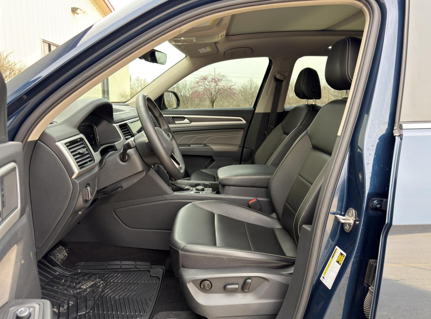 2022 BLUE /Black Volkswagen Atlas V6 SE w/Technology 4MOTION (1V2KR2CA2NC) with an 3.6L V6 engine, Automatic transmission, located at 2990 Old Orchard Rd., Jackson, MO, 63755, 37.354214, -89.612106 - 2022 Volkswagen Atlas SE 85xxx miles All Wheel Drive 3.6L V6 Automatic Leather 3rd Row Backup Camera Power Driver Seat Heated Seats Sunroof Bluetooth Remote Start Cruise Power Windows/Locks/Mirrors We have financing available and we accept trades! Fill out a credit application on our - Photo#15