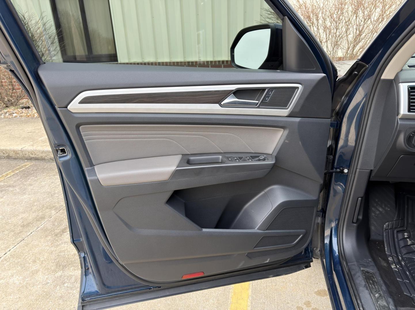 2022 BLUE /Black Volkswagen Atlas V6 SE w/Technology 4MOTION (1V2KR2CA2NC) with an 3.6L V6 engine, Automatic transmission, located at 2990 Old Orchard Rd., Jackson, MO, 63755, 37.354214, -89.612106 - 2022 Volkswagen Atlas SE 85xxx miles All Wheel Drive 3.6L V6 Automatic Leather 3rd Row Backup Camera Power Driver Seat Heated Seats Sunroof Bluetooth Remote Start Cruise Power Windows/Locks/Mirrors We have financing available and we accept trades! Fill out a credit application on our - Photo#14