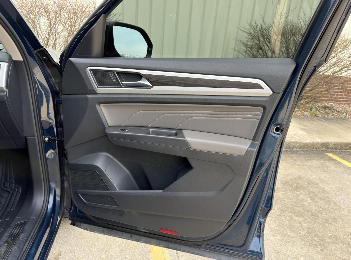 2022 BLUE /Black Volkswagen Atlas V6 SE w/Technology 4MOTION (1V2KR2CA2NC) with an 3.6L V6 engine, Automatic transmission, located at 2990 Old Orchard Rd., Jackson, MO, 63755, 37.354214, -89.612106 - 2022 Volkswagen Atlas SE 85xxx miles All Wheel Drive 3.6L V6 Automatic Leather 3rd Row Backup Camera Power Driver Seat Heated Seats Sunroof Bluetooth Remote Start Cruise Power Windows/Locks/Mirrors We have financing available and we accept trades! Fill out a credit application on our - Photo#16
