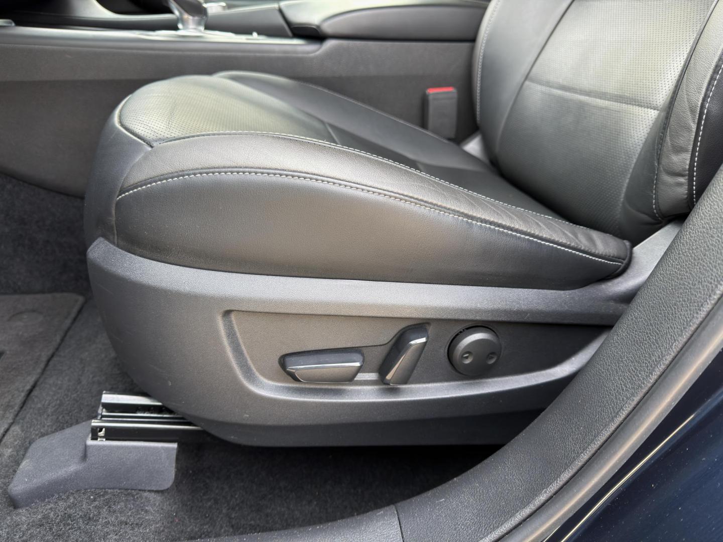 2020 BLUE /Black Infiniti QX50 PURE AWD (3PCAJ5M34LF) with an 2.0L 4 Cyl. engine, CVT transmission, located at 2990 Old Orchard Rd., Jackson, MO, 63755, 37.354214, -89.612106 - 2020 Infiniti QX50 Pure 1-Owner 47xxx miles All Wheel Drive 2.0L 4 Cyl. Automatic Leather Navigation Power/Heated/Cooled Seats Backup Camera Sunroof Bluetooth Remote Start Cruise Power Windows/Locks/Mirrors We have financing available and we accept trades! Fill out a credit applicatio - Photo#6