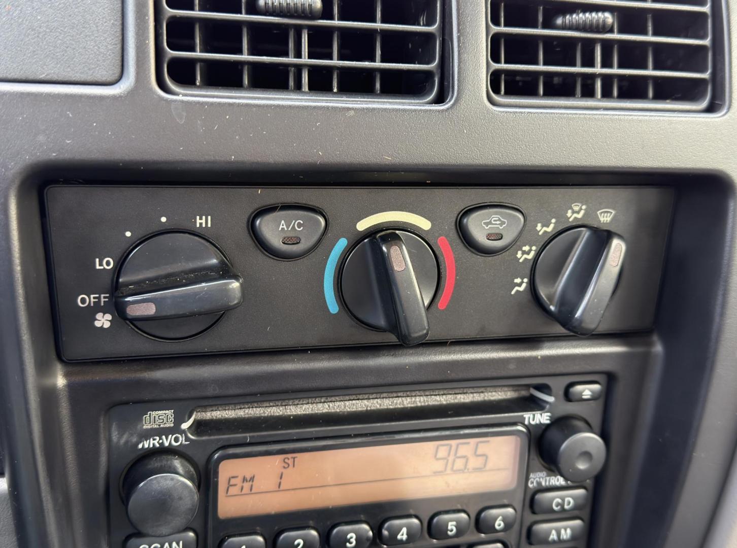 2003 SILVER /Gray Toyota Tacoma SR5 Double Cab V6 4WD (5TEHN72N33Z) with an 3.4L V6 engine, Automatic transmission, located at 2990 Old Orchard Rd., Jackson, MO, 63755, 37.354214, -89.612106 - 2003 Toyota Tacoma SR5 315xxx miles 4x4 3.4L V6 Automatic Cruise Power Windows/Locks/Mirrors We have financing available and we accept trades! Fill out a credit application on our website or come by today! If you have any questions, give us a call at (573) 204-7777 or visit our website at fi - Photo#23