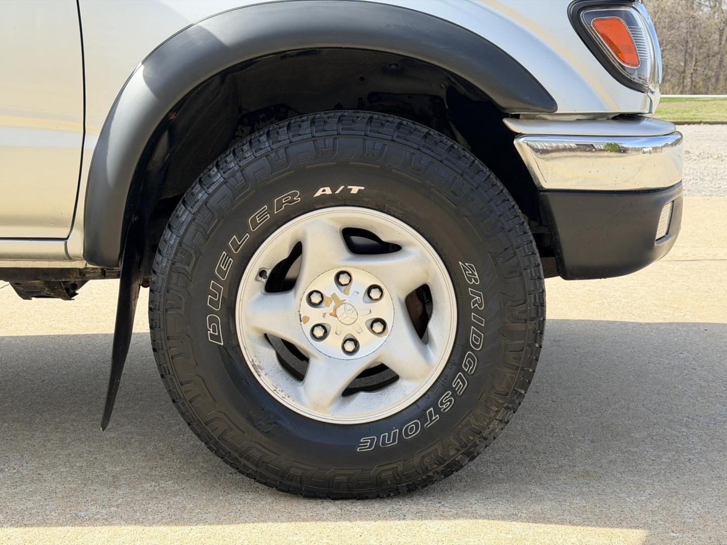 2003 SILVER /Gray Toyota Tacoma SR5 Double Cab V6 4WD (5TEHN72N33Z) with an 3.4L V6 engine, Automatic transmission, located at 2990 Old Orchard Rd., Jackson, MO, 63755, 37.354214, -89.612106 - 2003 Toyota Tacoma SR5 315xxx miles 4x4 3.4L V6 Automatic Cruise Power Windows/Locks/Mirrors We have financing available and we accept trades! Fill out a credit application on our website or come by today! If you have any questions, give us a call at (573) 204-7777 or visit our website at fi - Photo#32
