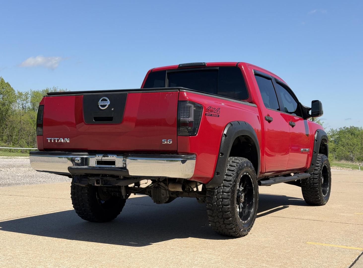 2007 RED /Black Nissan Titan XE Crew Cab 4WD (1N6AA07B37N) with an 5.6L V8 engine, Automatic transmission, located at 2990 Old Orchard Rd., Jackson, MO, 63755, 37.354214, -89.612106 - 2007 Nissan Titan XE 165xxx miles 4x4 5.6L V8 Automatic Backup Camera Bluetooth Cruise Power Windows/Locks/Mirrors We have financing available and we accept trades! Fill out a credit application on our website or come by today! If you have any questions, give us a call at (573) 204-7777 or - Photo#7