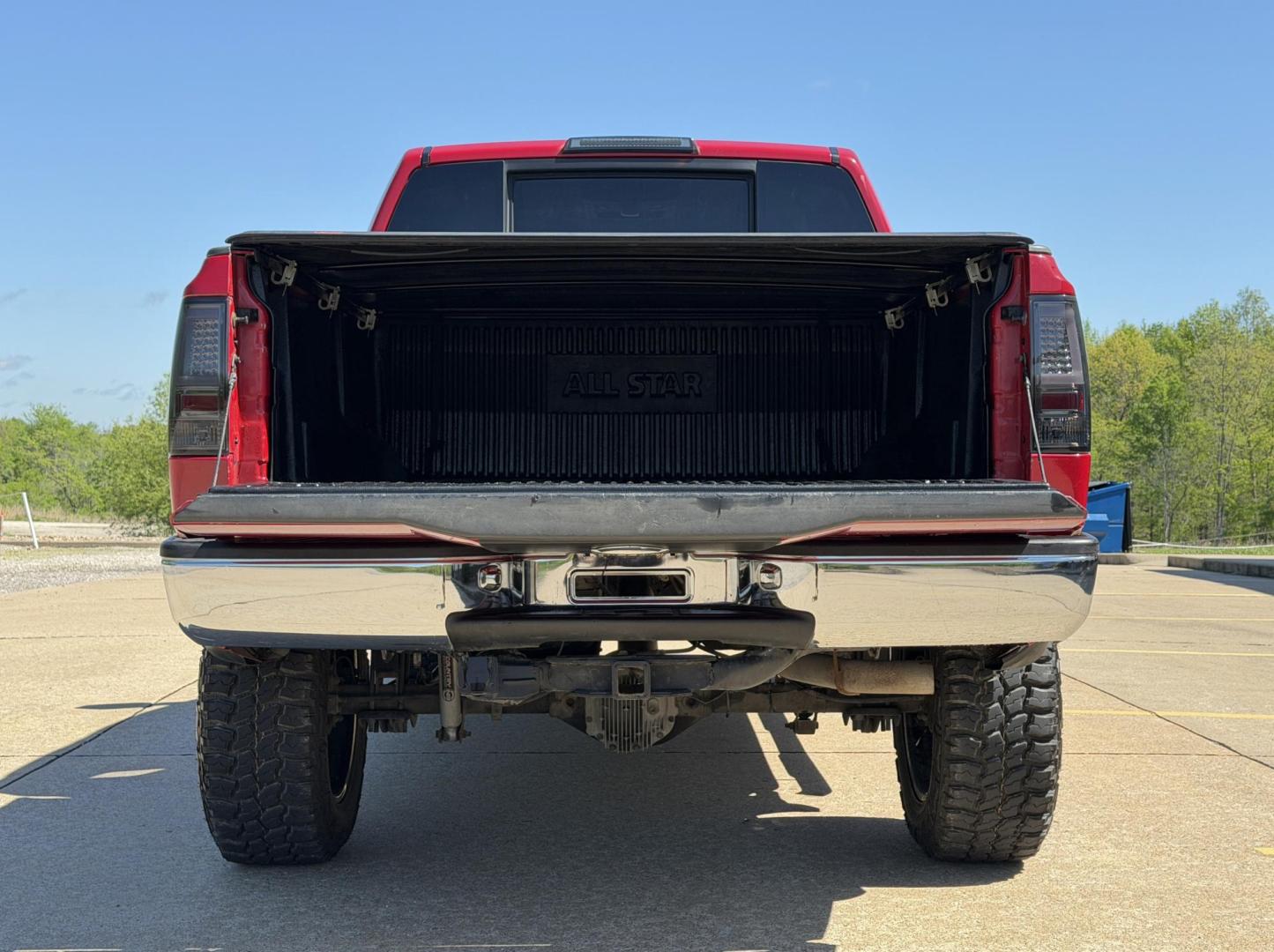 2007 RED /Black Nissan Titan XE Crew Cab 4WD (1N6AA07B37N) with an 5.6L V8 engine, Automatic transmission, located at 2990 Old Orchard Rd., Jackson, MO, 63755, 37.354214, -89.612106 - 2007 Nissan Titan XE 165xxx miles 4x4 5.6L V8 Automatic Backup Camera Bluetooth Cruise Power Windows/Locks/Mirrors We have financing available and we accept trades! Fill out a credit application on our website or come by today! If you have any questions, give us a call at (573) 204-7777 or - Photo#17