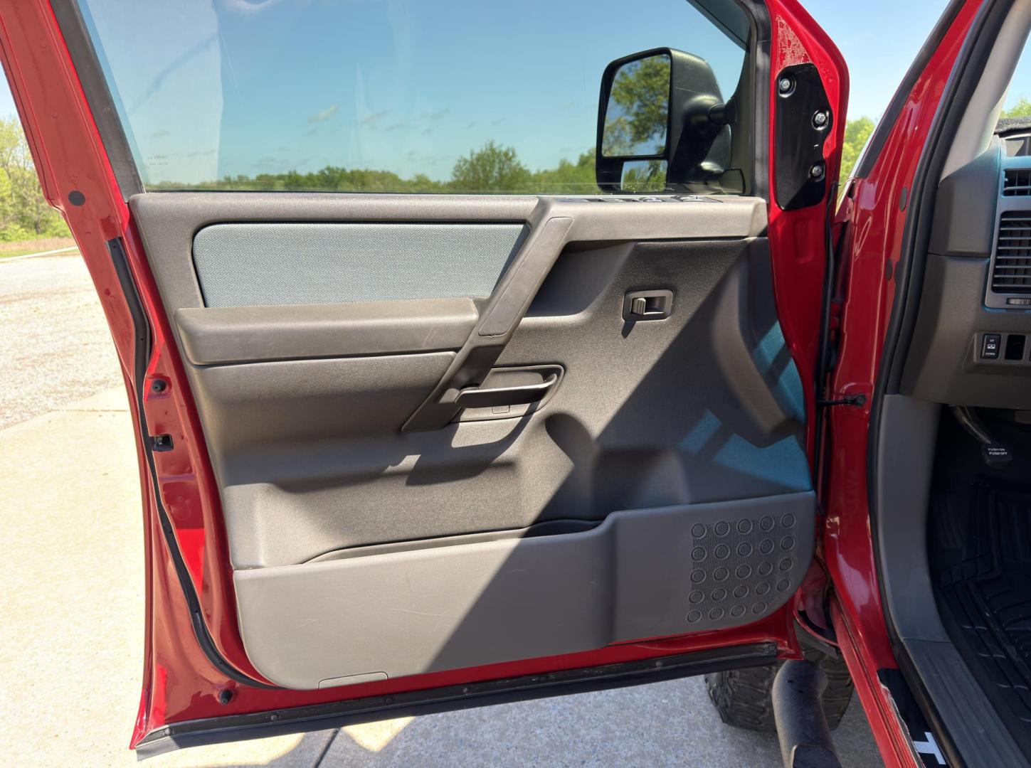2007 RED /Black Nissan Titan XE Crew Cab 4WD (1N6AA07B37N) with an 5.6L V8 engine, Automatic transmission, located at 2990 Old Orchard Rd., Jackson, MO, 63755, 37.354214, -89.612106 - 2007 Nissan Titan XE 165xxx miles 4x4 5.6L V8 Automatic Backup Camera Bluetooth Cruise Power Windows/Locks/Mirrors We have financing available and we accept trades! Fill out a credit application on our website or come by today! If you have any questions, give us a call at (573) 204-7777 or - Photo#11