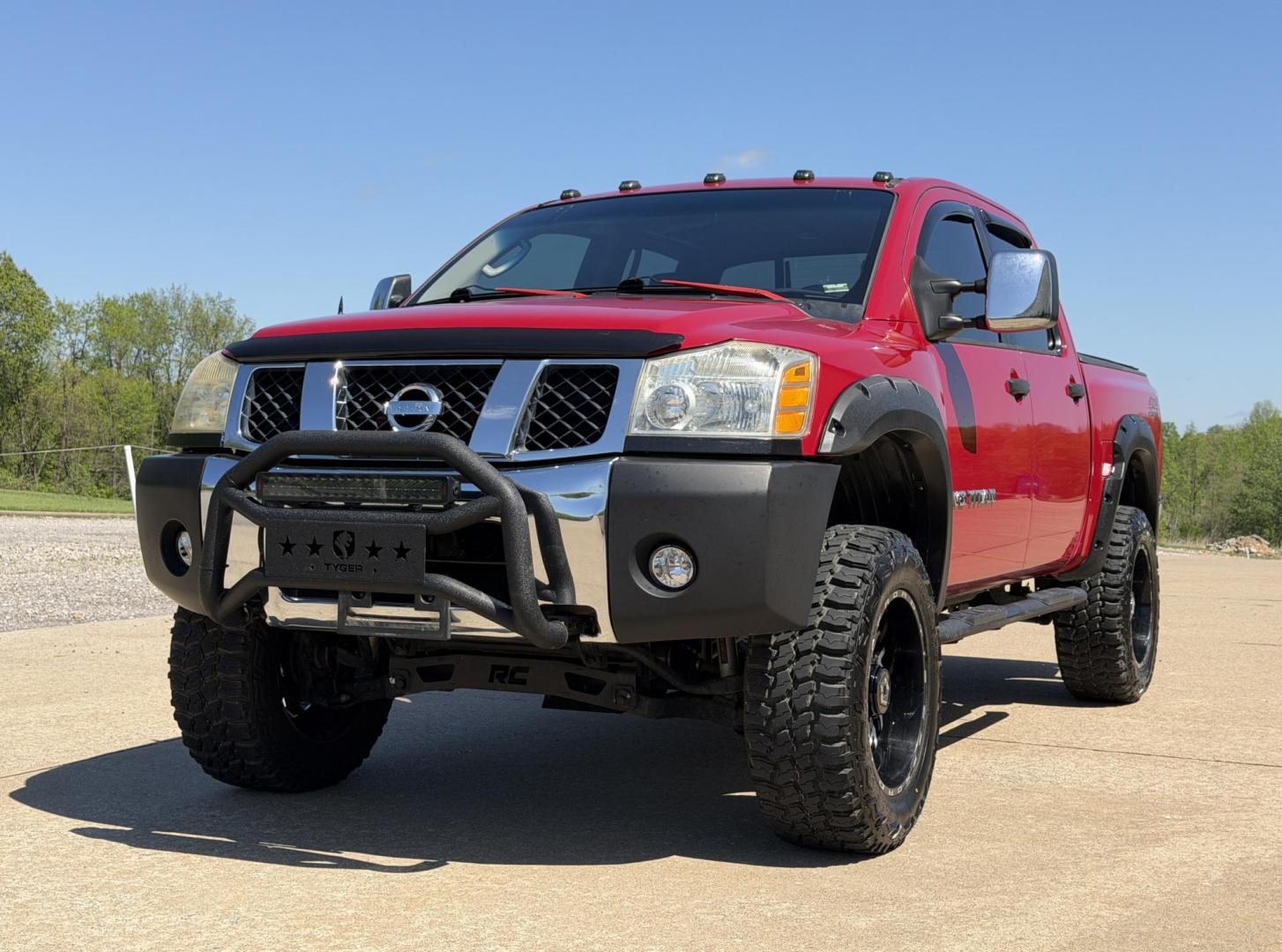 2007 RED /Black Nissan Titan XE Crew Cab 4WD (1N6AA07B37N) with an 5.6L V8 engine, Automatic transmission, located at 2990 Old Orchard Rd., Jackson, MO, 63755, 37.354214, -89.612106 - 2007 Nissan Titan XE 165xxx miles 4x4 5.6L V8 Automatic Backup Camera Bluetooth Cruise Power Windows/Locks/Mirrors We have financing available and we accept trades! Fill out a credit application on our website or come by today! If you have any questions, give us a call at (573) 204-7777 or - Photo#4