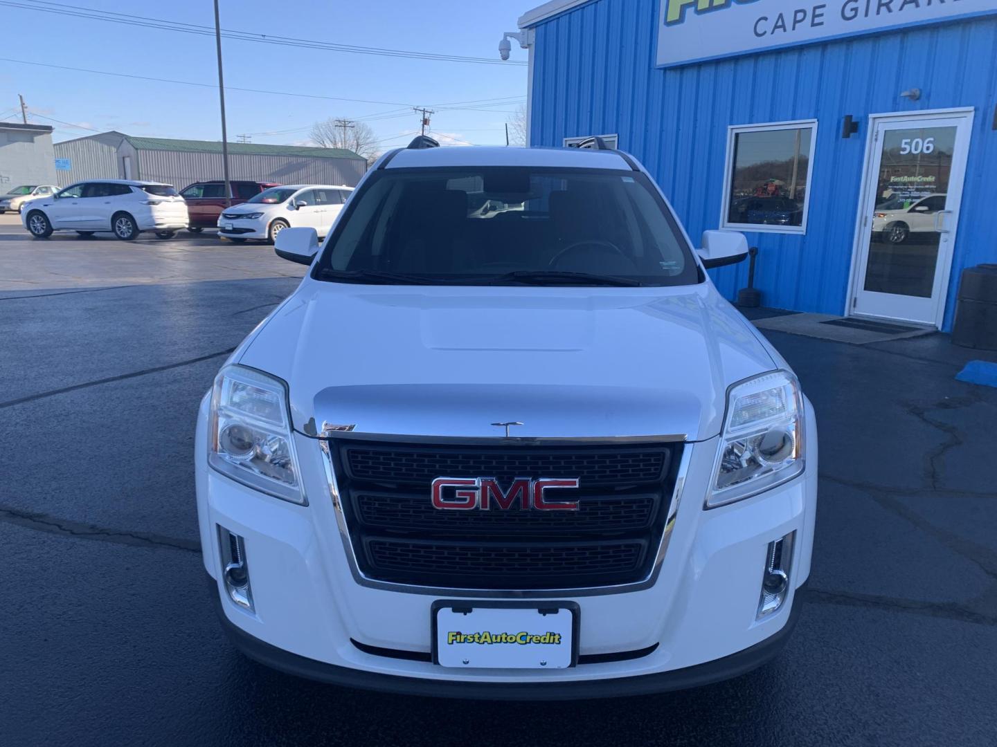 2015 WHITE /BLACK GMC Terrain SLE2 (2GKFLRE35F6) with an 3.6L V6 DOHC 24V engine, Automatic transmission, located at 506 S. Kingshighway, Cape Girardeau, MO, 63703, (573) 235-5000, 37.294991, -89.553635 - 2015 GMC Terrain SLE2 174,xxx miles Heated Seats Power Drivers Seat Bluetooth Cruise Backup Camera We have financing available and we accept trades! Fill out a credit application on our website or come by today! If you have any questions, give us a call at (573) 235-5000 or visit our web - Photo#1