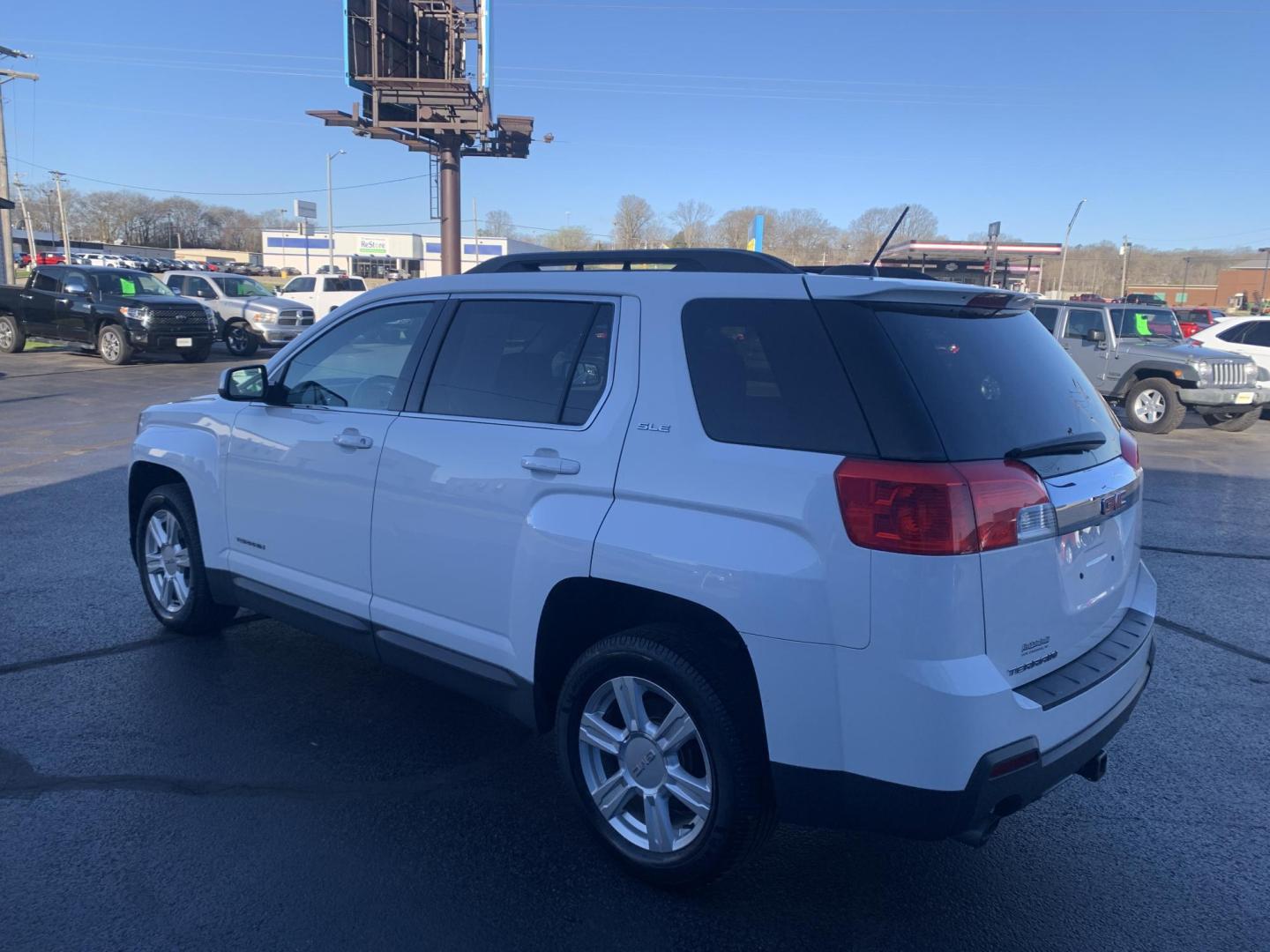2015 WHITE /BLACK GMC Terrain SLE2 (2GKFLRE35F6) with an 3.6L V6 DOHC 24V engine, Automatic transmission, located at 506 S. Kingshighway, Cape Girardeau, MO, 63703, (573) 235-5000, 37.294991, -89.553635 - 2015 GMC Terrain SLE2 174,xxx miles Heated Seats Power Drivers Seat Bluetooth Cruise Backup Camera We have financing available and we accept trades! Fill out a credit application on our website or come by today! If you have any questions, give us a call at (573) 235-5000 or visit our web - Photo#5