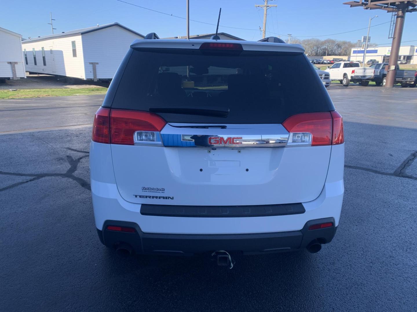 2015 WHITE /BLACK GMC Terrain SLE2 (2GKFLRE35F6) with an 3.6L V6 DOHC 24V engine, Automatic transmission, located at 506 S. Kingshighway, Cape Girardeau, MO, 63703, (573) 235-5000, 37.294991, -89.553635 - 2015 GMC Terrain SLE2 174,xxx miles Heated Seats Power Drivers Seat Bluetooth Cruise Backup Camera We have financing available and we accept trades! Fill out a credit application on our website or come by today! If you have any questions, give us a call at (573) 235-5000 or visit our web - Photo#6