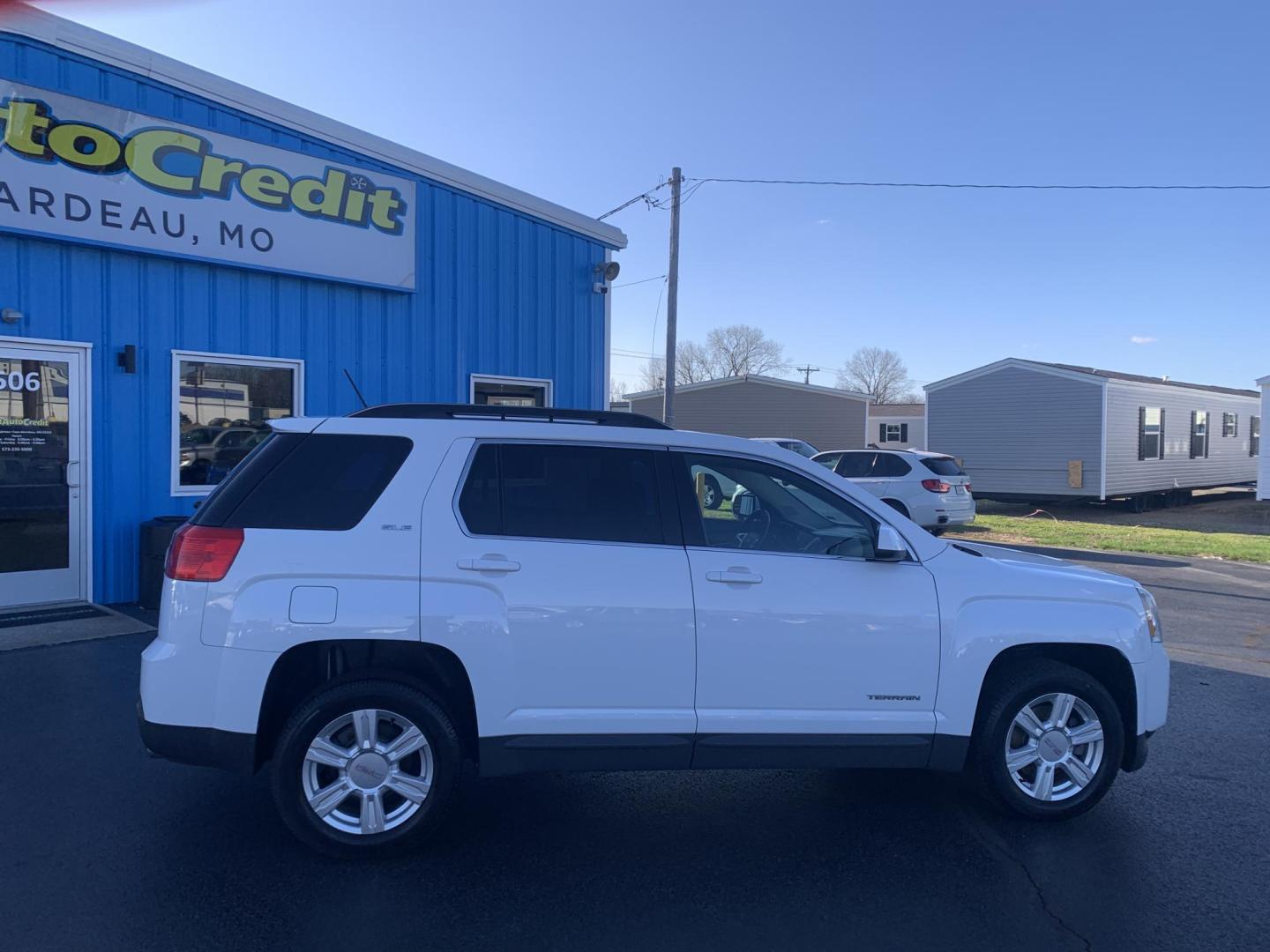 2015 WHITE /BLACK GMC Terrain SLE2 (2GKFLRE35F6) with an 3.6L V6 DOHC 24V engine, Automatic transmission, located at 506 S. Kingshighway, Cape Girardeau, MO, 63703, (573) 235-5000, 37.294991, -89.553635 - 2015 GMC Terrain SLE2 174,xxx miles Heated Seats Power Drivers Seat Bluetooth Cruise Backup Camera We have financing available and we accept trades! Fill out a credit application on our website or come by today! If you have any questions, give us a call at (573) 235-5000 or visit our web - Photo#9