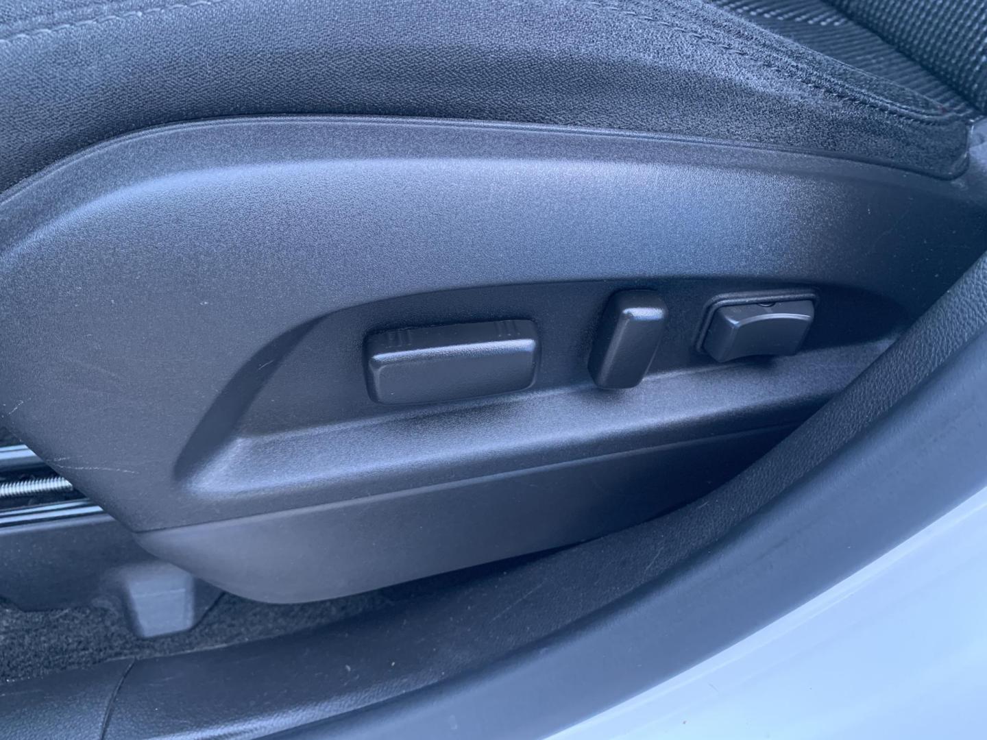 2015 WHITE /BLACK GMC Terrain SLE2 (2GKFLRE35F6) with an 3.6L V6 DOHC 24V engine, Automatic transmission, located at 506 S. Kingshighway, Cape Girardeau, MO, 63703, (573) 235-5000, 37.294991, -89.553635 - 2015 GMC Terrain SLE2 174,xxx miles Heated Seats Power Drivers Seat Bluetooth Cruise Backup Camera We have financing available and we accept trades! Fill out a credit application on our website or come by today! If you have any questions, give us a call at (573) 235-5000 or visit our web - Photo#20