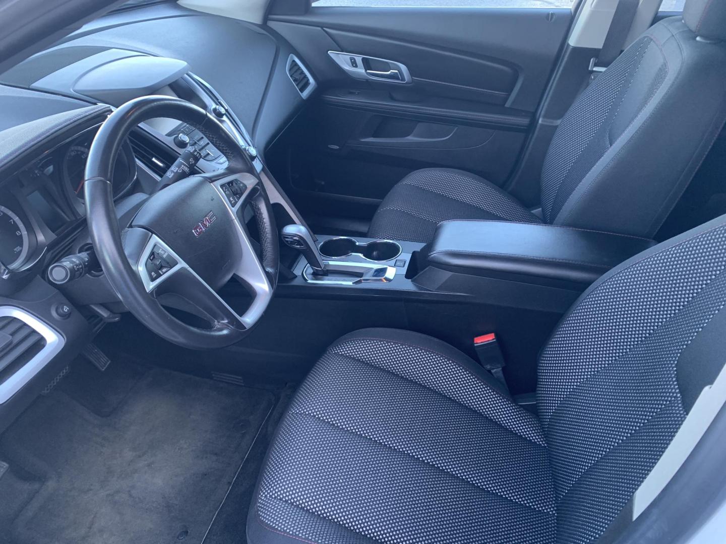 2015 WHITE /BLACK GMC Terrain SLE2 (2GKFLRE35F6) with an 3.6L V6 DOHC 24V engine, Automatic transmission, located at 506 S. Kingshighway, Cape Girardeau, MO, 63703, (573) 235-5000, 37.294991, -89.553635 - 2015 GMC Terrain SLE2 174,xxx miles Heated Seats Power Drivers Seat Bluetooth Cruise Backup Camera We have financing available and we accept trades! Fill out a credit application on our website or come by today! If you have any questions, give us a call at (573) 235-5000 or visit our web - Photo#24