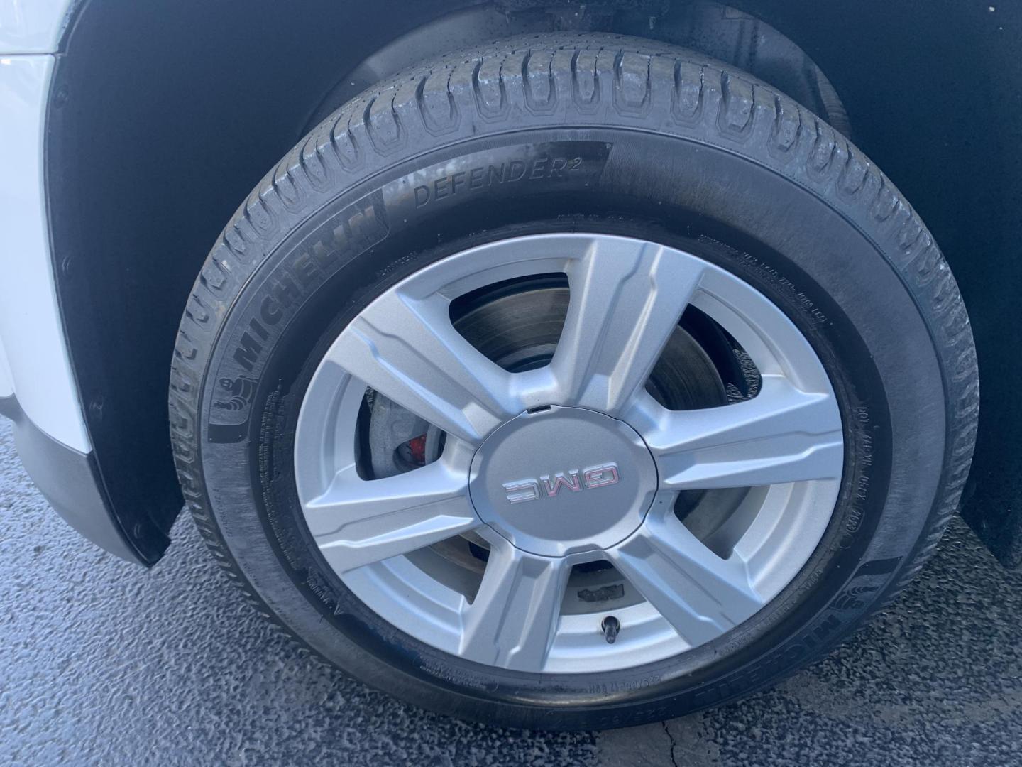 2015 WHITE /BLACK GMC Terrain SLE2 (2GKFLRE35F6) with an 3.6L V6 DOHC 24V engine, Automatic transmission, located at 506 S. Kingshighway, Cape Girardeau, MO, 63703, (573) 235-5000, 37.294991, -89.553635 - 2015 GMC Terrain SLE2 174,xxx miles Heated Seats Power Drivers Seat Bluetooth Cruise Backup Camera We have financing available and we accept trades! Fill out a credit application on our website or come by today! If you have any questions, give us a call at (573) 235-5000 or visit our web - Photo#32