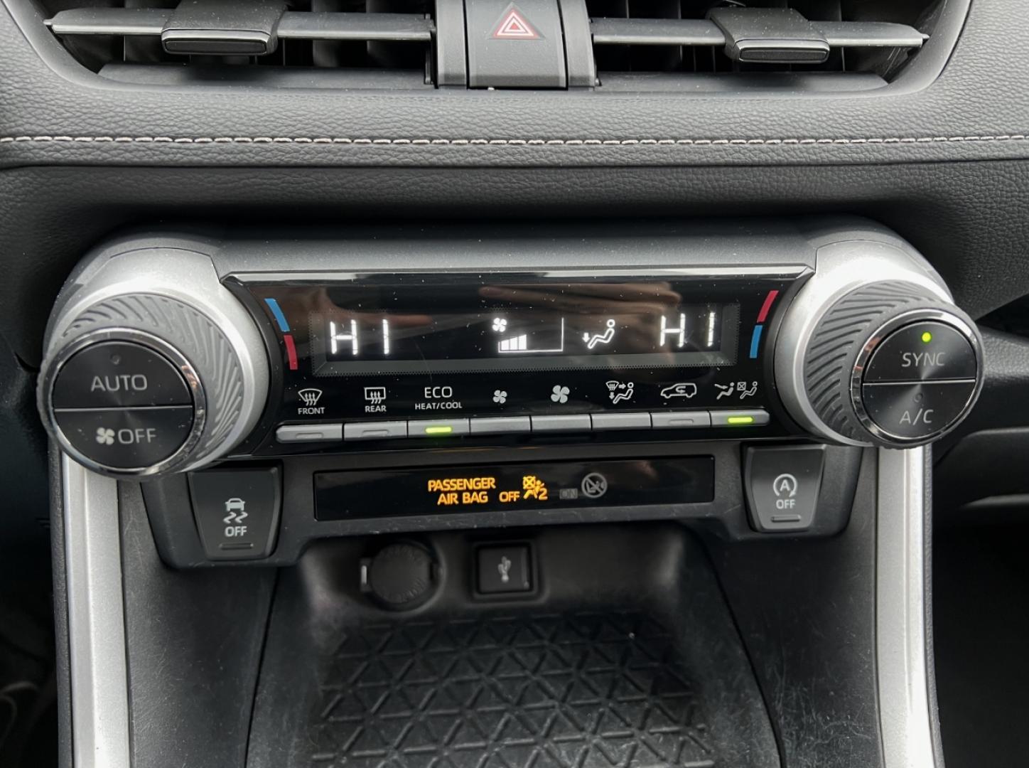 2020 BLACK /Gray Cloth TOYOTA RAV4 XLE (2T3P1RFV8LC) with an 2.5L 4 Cyl. engine, Automatic transmission, located at 2990 Old Orchard Rd., Jackson, MO, 63755, 37.354214, -89.612106 - 2020 Toyota RAV4 XLE 1-Owner 135xxx miles All Wheel Drive 2.5L 4 Cyl. Automatic Backup Camera Power Driver Seat Bluetooth Cruise Power Windows/Locks/Mirrors We have financing available and we accept trades! Fill out a credit application on our website or come by today! If you have any qu - Photo#25