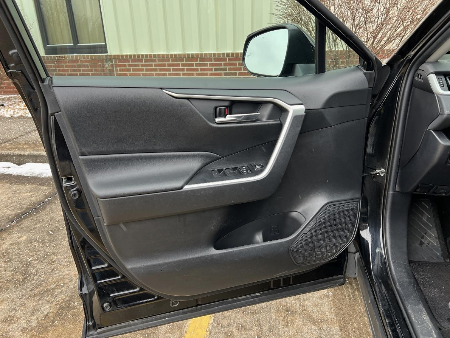 2020 BLACK /Gray Cloth TOYOTA RAV4 XLE (2T3P1RFV8LC) with an 2.5L 4 Cyl. engine, Automatic transmission, located at 2990 Old Orchard Rd., Jackson, MO, 63755, 37.354214, -89.612106 - 2020 Toyota RAV4 XLE 1-Owner 135xxx miles All Wheel Drive 2.5L 4 Cyl. Automatic Backup Camera Power Driver Seat Bluetooth Cruise Power Windows/Locks/Mirrors We have financing available and we accept trades! Fill out a credit application on our website or come by today! If you have any qu - Photo#11