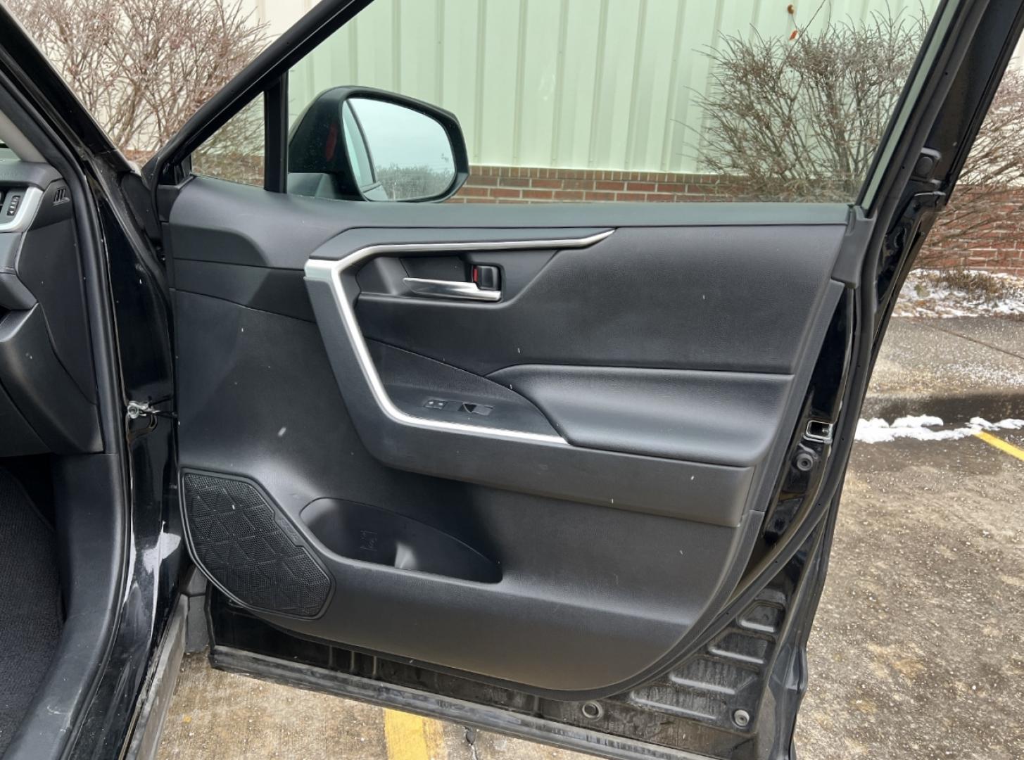 2020 BLACK /Gray Cloth TOYOTA RAV4 XLE (2T3P1RFV8LC) with an 2.5L 4 Cyl. engine, Automatic transmission, located at 2990 Old Orchard Rd., Jackson, MO, 63755, 37.354214, -89.612106 - 2020 Toyota RAV4 XLE 1-Owner 135xxx miles All Wheel Drive 2.5L 4 Cyl. Automatic Backup Camera Power Driver Seat Bluetooth Cruise Power Windows/Locks/Mirrors We have financing available and we accept trades! Fill out a credit application on our website or come by today! If you have any qu - Photo#13