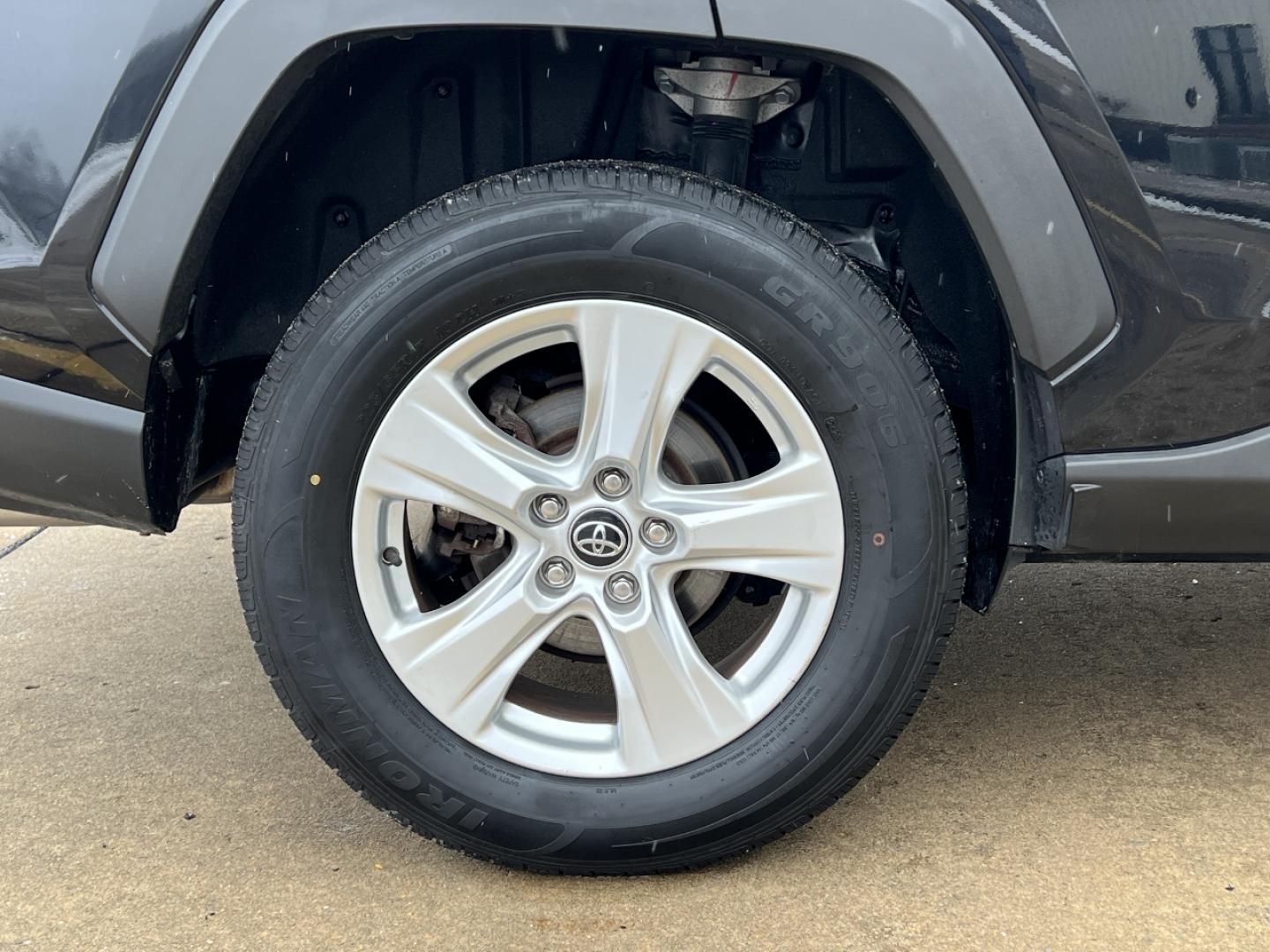 2020 BLACK /Gray Cloth TOYOTA RAV4 XLE (2T3P1RFV8LC) with an 2.5L 4 Cyl. engine, Automatic transmission, located at 2990 Old Orchard Rd., Jackson, MO, 63755, 37.354214, -89.612106 - 2020 Toyota RAV4 XLE 1-Owner 135xxx miles All Wheel Drive 2.5L 4 Cyl. Automatic Backup Camera Power Driver Seat Bluetooth Cruise Power Windows/Locks/Mirrors We have financing available and we accept trades! Fill out a credit application on our website or come by today! If you have any qu - Photo#37