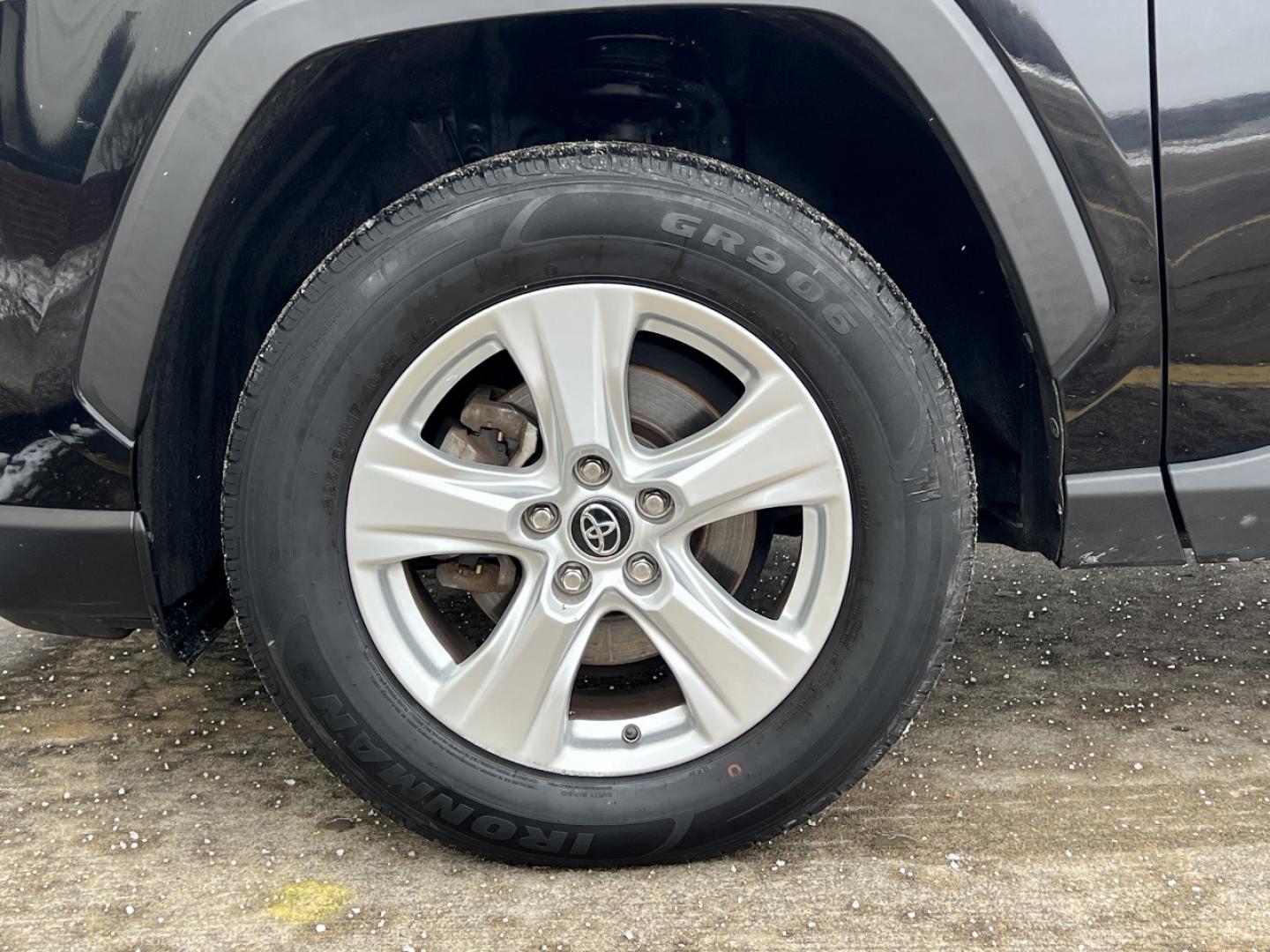 2020 BLACK /Gray Cloth TOYOTA RAV4 XLE (2T3P1RFV8LC) with an 2.5L 4 Cyl. engine, Automatic transmission, located at 2990 Old Orchard Rd., Jackson, MO, 63755, 37.354214, -89.612106 - 2020 Toyota RAV4 XLE 1-Owner 135xxx miles All Wheel Drive 2.5L 4 Cyl. Automatic Backup Camera Power Driver Seat Bluetooth Cruise Power Windows/Locks/Mirrors We have financing available and we accept trades! Fill out a credit application on our website or come by today! If you have any qu - Photo#34