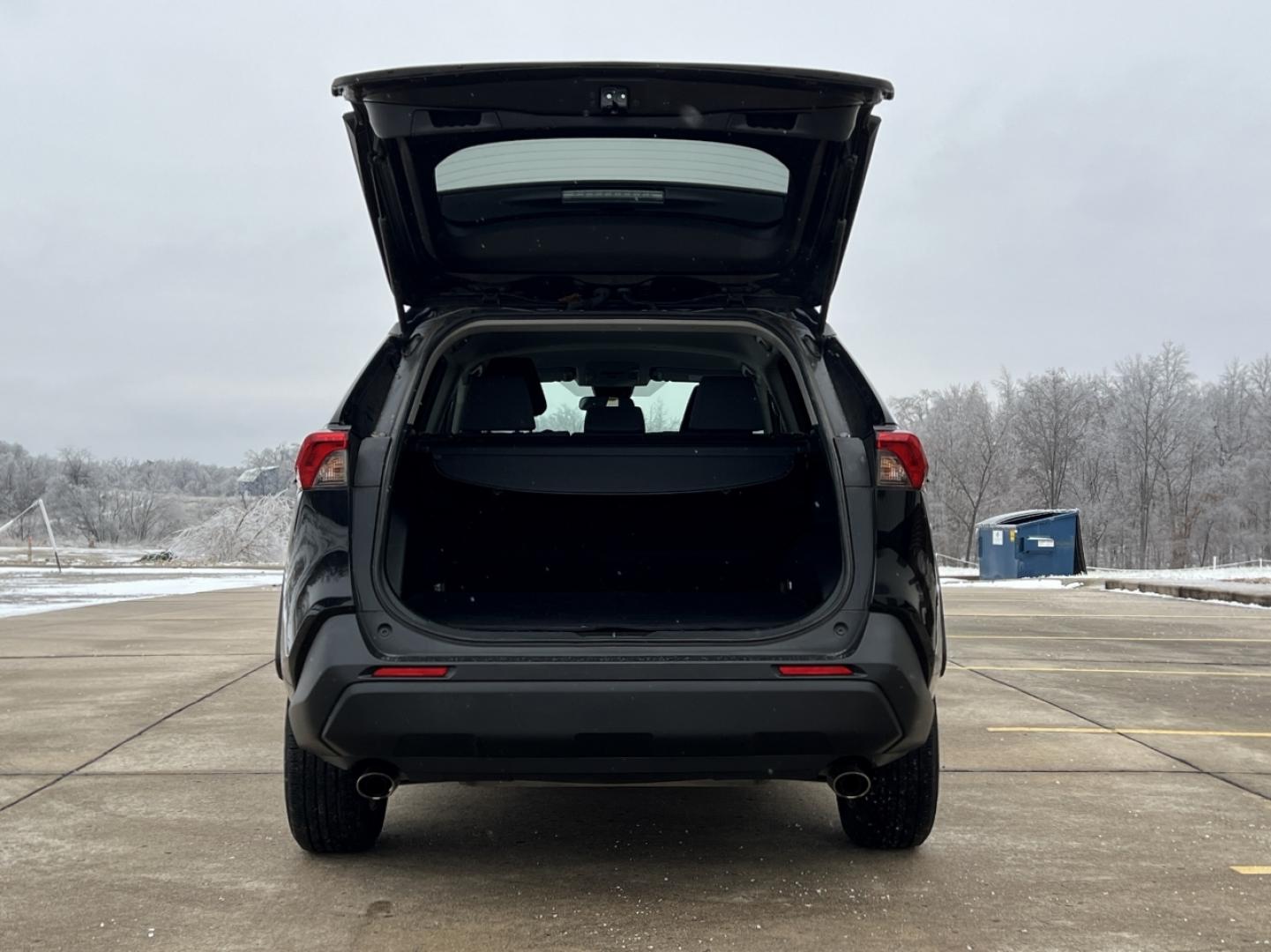 2020 BLACK /Gray Cloth TOYOTA RAV4 XLE (2T3P1RFV8LC) with an 2.5L 4 Cyl. engine, Automatic transmission, located at 2990 Old Orchard Rd., Jackson, MO, 63755, 37.354214, -89.612106 - 2020 Toyota RAV4 XLE 1-Owner 135xxx miles All Wheel Drive 2.5L 4 Cyl. Automatic Backup Camera Power Driver Seat Bluetooth Cruise Power Windows/Locks/Mirrors We have financing available and we accept trades! Fill out a credit application on our website or come by today! If you have any qu - Photo#17