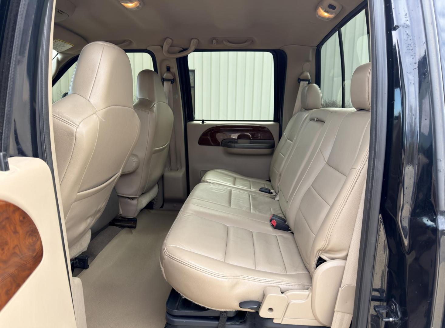 2004 BLACK /Tan Ford F-350 SD Lariat Crew Cab 4WD (1FTWW33P74E) with an 6.0L V8 TURBO DIESEL engine, Automatic transmission, located at 2990 Old Orchard Rd., Jackson, MO, 63755, 37.354214, -89.612106 - 2004 Ford F-350 Super Duty Lariat 114xxx miles 4x4 6.0L V8 Turbo Diesel Automatic Leather Power/Heated Seats Cruise Power Windows/Locks/Mirrors We have financing available and we accept trades! Fill out a credit application on our website or come by today! If you have any questions, give u - Photo#15