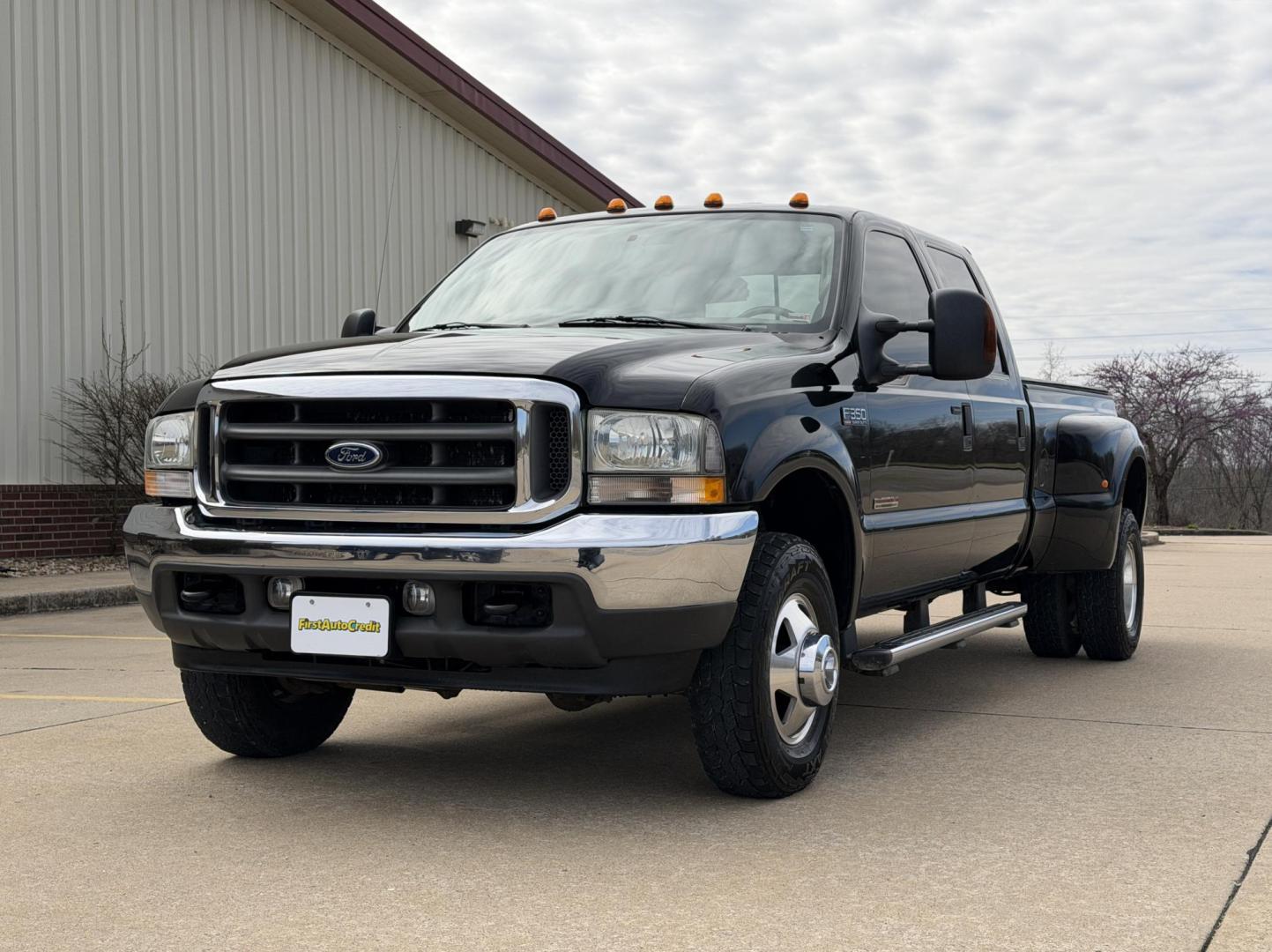 2004 BLACK /Tan Ford F-350 SD Lariat Crew Cab 4WD (1FTWW33P74E) with an 6.0L V8 TURBO DIESEL engine, Automatic transmission, located at 2990 Old Orchard Rd., Jackson, MO, 63755, 37.354214, -89.612106 - 2004 Ford F-350 Super Duty Lariat 114xxx miles 4x4 6.0L V8 Turbo Diesel Automatic Leather Power/Heated Seats Cruise Power Windows/Locks/Mirrors We have financing available and we accept trades! Fill out a credit application on our website or come by today! If you have any questions, give u - Photo#4
