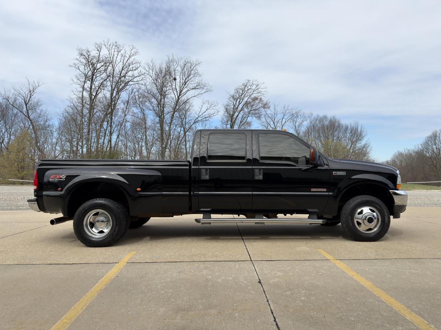 2004 BLACK /Tan Ford F-350 SD Lariat Crew Cab 4WD (1FTWW33P74E) with an 6.0L V8 TURBO DIESEL engine, Automatic transmission, located at 2990 Old Orchard Rd., Jackson, MO, 63755, 37.354214, -89.612106 - 2004 Ford F-350 Super Duty Lariat 114xxx miles 4x4 6.0L V8 Turbo Diesel Automatic Leather Power/Heated Seats Cruise Power Windows/Locks/Mirrors We have financing available and we accept trades! Fill out a credit application on our website or come by today! If you have any questions, give u - Photo#6