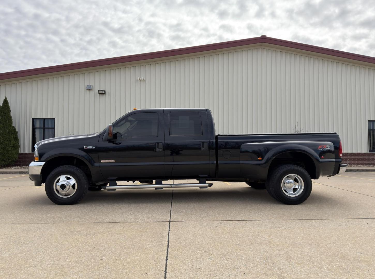 2004 BLACK /Tan Ford F-350 SD Lariat Crew Cab 4WD (1FTWW33P74E) with an 6.0L V8 TURBO DIESEL engine, Automatic transmission, located at 2990 Old Orchard Rd., Jackson, MO, 63755, 37.354214, -89.612106 - 2004 Ford F-350 Super Duty Lariat 114xxx miles 4x4 6.0L V8 Turbo Diesel Automatic Leather Power/Heated Seats Cruise Power Windows/Locks/Mirrors We have financing available and we accept trades! Fill out a credit application on our website or come by today! If you have any questions, give u - Photo#5