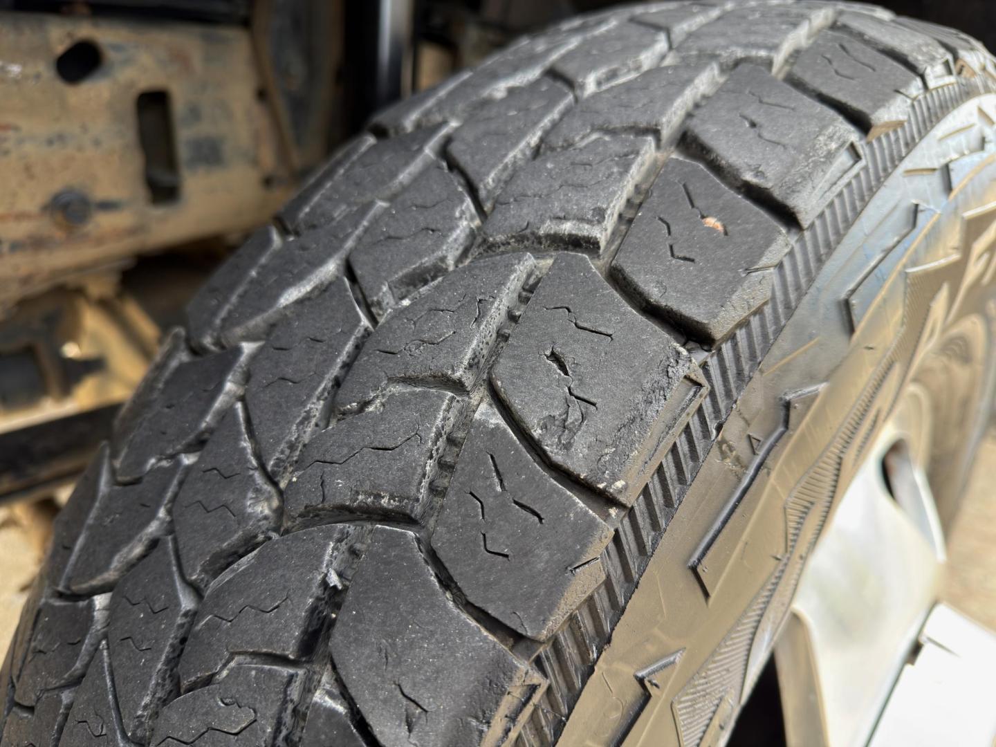 2004 BLACK /Tan Ford F-350 SD Lariat Crew Cab 4WD (1FTWW33P74E) with an 6.0L V8 TURBO DIESEL engine, Automatic transmission, located at 2990 Old Orchard Rd., Jackson, MO, 63755, 37.354214, -89.612106 - 2004 Ford F-350 Super Duty Lariat 114xxx miles 4x4 6.0L V8 Turbo Diesel Automatic Leather Power/Heated Seats Cruise Power Windows/Locks/Mirrors We have financing available and we accept trades! Fill out a credit application on our website or come by today! If you have any questions, give u - Photo#32