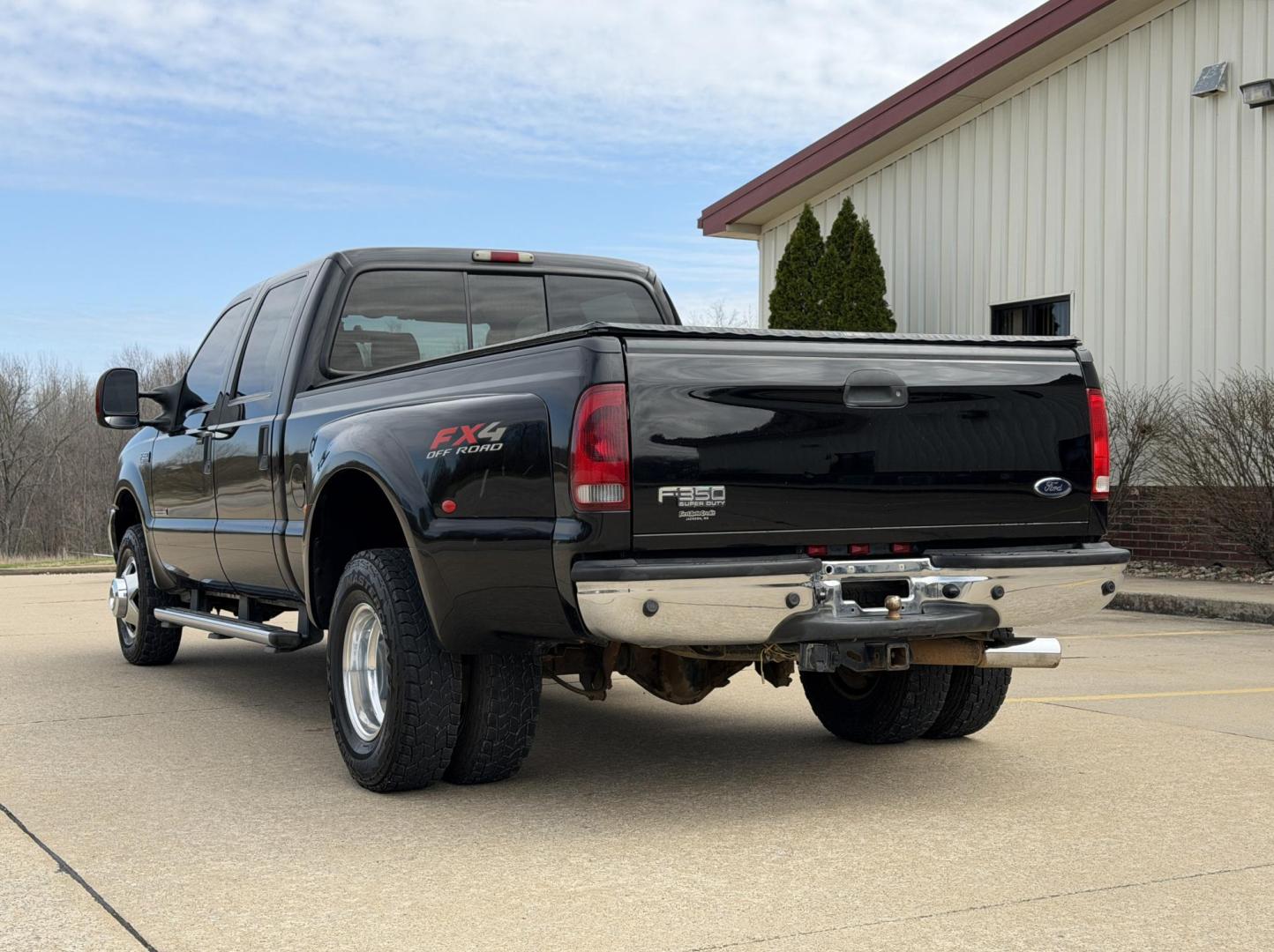 2004 BLACK /Tan Ford F-350 SD Lariat Crew Cab 4WD (1FTWW33P74E) with an 6.0L V8 TURBO DIESEL engine, Automatic transmission, located at 2990 Old Orchard Rd., Jackson, MO, 63755, 37.354214, -89.612106 - 2004 Ford F-350 Super Duty Lariat 114xxx miles 4x4 6.0L V8 Turbo Diesel Automatic Leather Power/Heated Seats Cruise Power Windows/Locks/Mirrors We have financing available and we accept trades! Fill out a credit application on our website or come by today! If you have any questions, give u - Photo#8