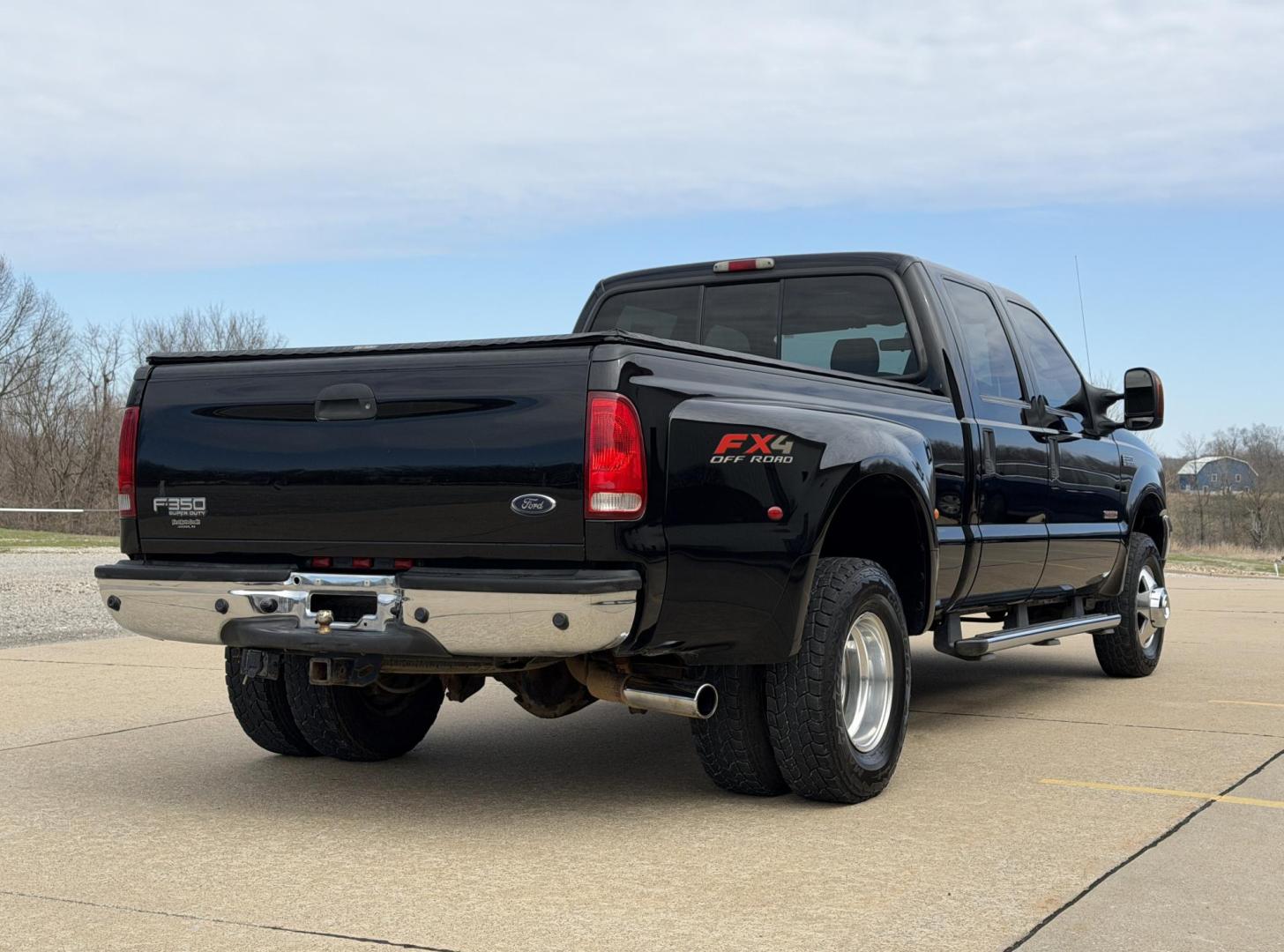 2004 BLACK /Tan Ford F-350 SD Lariat Crew Cab 4WD (1FTWW33P74E) with an 6.0L V8 TURBO DIESEL engine, Automatic transmission, located at 2990 Old Orchard Rd., Jackson, MO, 63755, 37.354214, -89.612106 - 2004 Ford F-350 Super Duty Lariat 114xxx miles 4x4 6.0L V8 Turbo Diesel Automatic Leather Power/Heated Seats Cruise Power Windows/Locks/Mirrors We have financing available and we accept trades! Fill out a credit application on our website or come by today! If you have any questions, give u - Photo#7