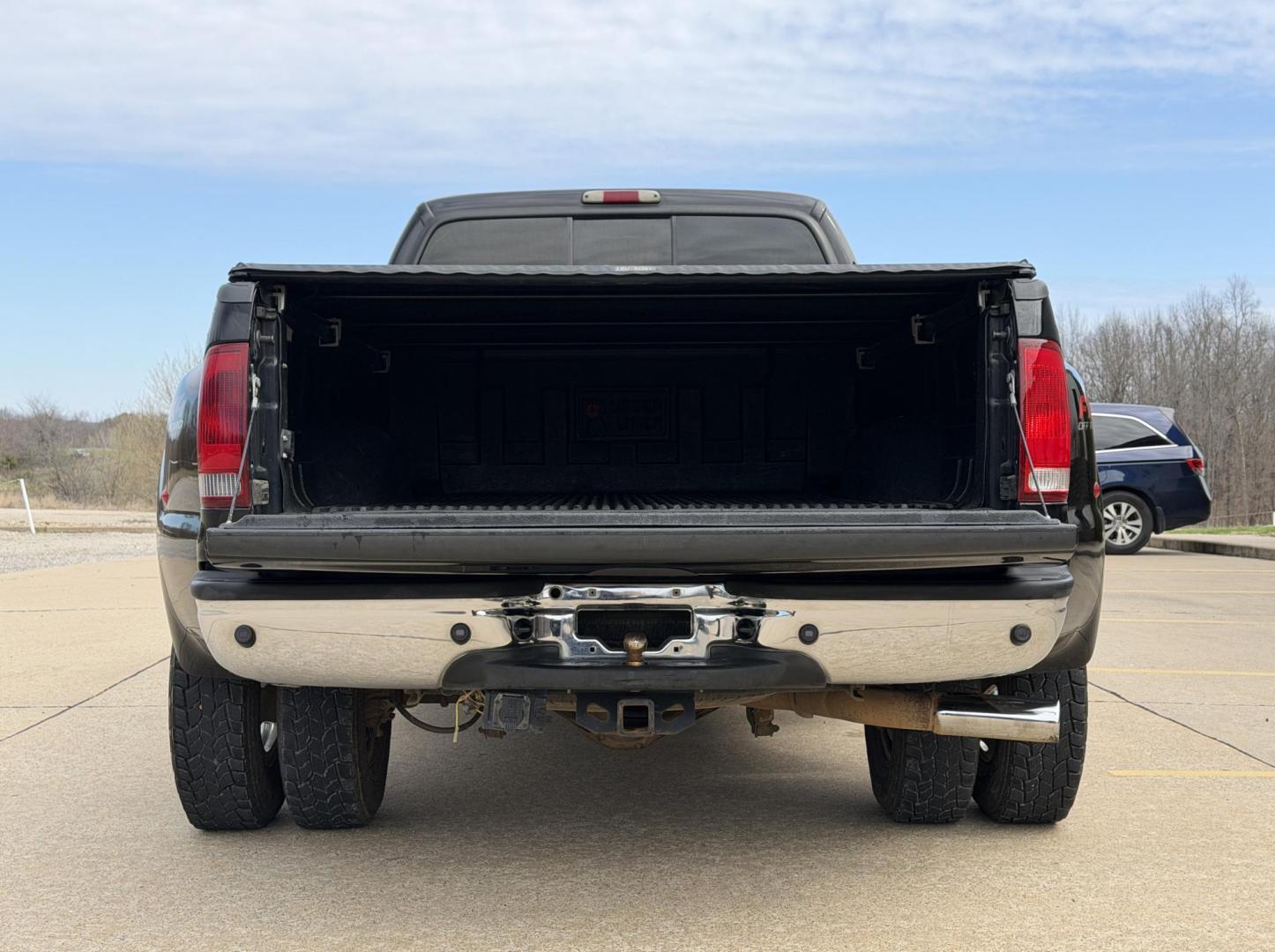 2004 BLACK /Tan Ford F-350 SD Lariat Crew Cab 4WD (1FTWW33P74E) with an 6.0L V8 TURBO DIESEL engine, Automatic transmission, located at 2990 Old Orchard Rd., Jackson, MO, 63755, 37.354214, -89.612106 - 2004 Ford F-350 Super Duty Lariat 114xxx miles 4x4 6.0L V8 Turbo Diesel Automatic Leather Power/Heated Seats Cruise Power Windows/Locks/Mirrors We have financing available and we accept trades! Fill out a credit application on our website or come by today! If you have any questions, give u - Photo#17