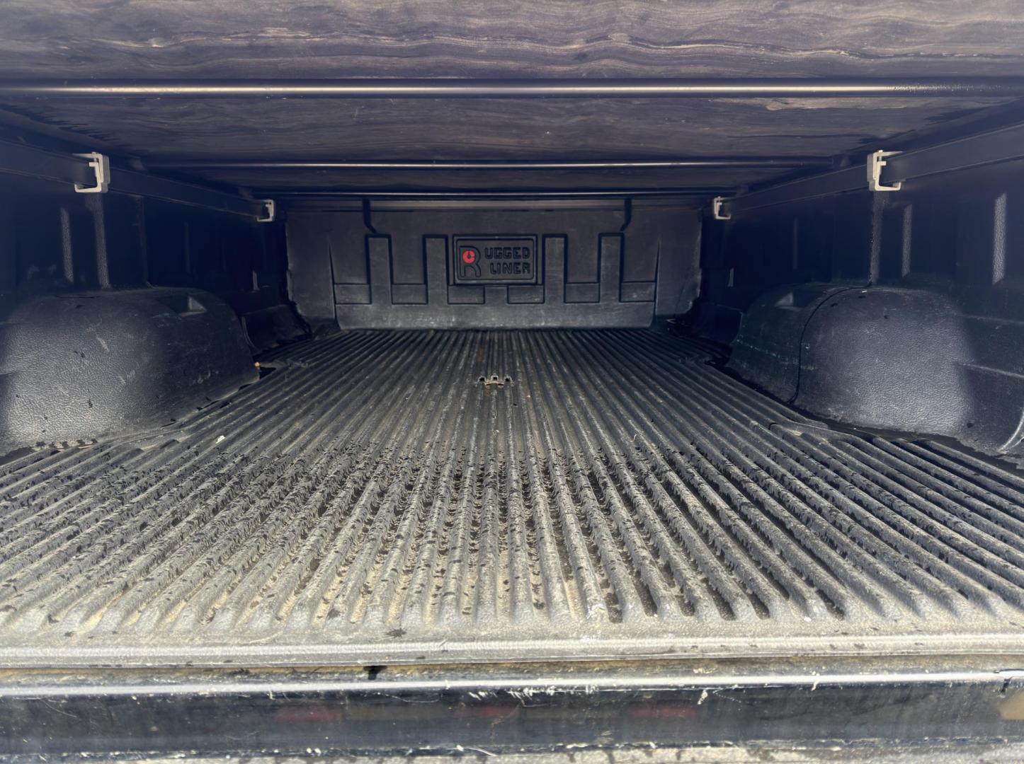 2004 BLACK /Tan Ford F-350 SD Lariat Crew Cab 4WD (1FTWW33P74E) with an 6.0L V8 TURBO DIESEL engine, Automatic transmission, located at 2990 Old Orchard Rd., Jackson, MO, 63755, 37.354214, -89.612106 - 2004 Ford F-350 Super Duty Lariat 114xxx miles 4x4 6.0L V8 Turbo Diesel Automatic Leather Power/Heated Seats Cruise Power Windows/Locks/Mirrors We have financing available and we accept trades! Fill out a credit application on our website or come by today! If you have any questions, give u - Photo#19