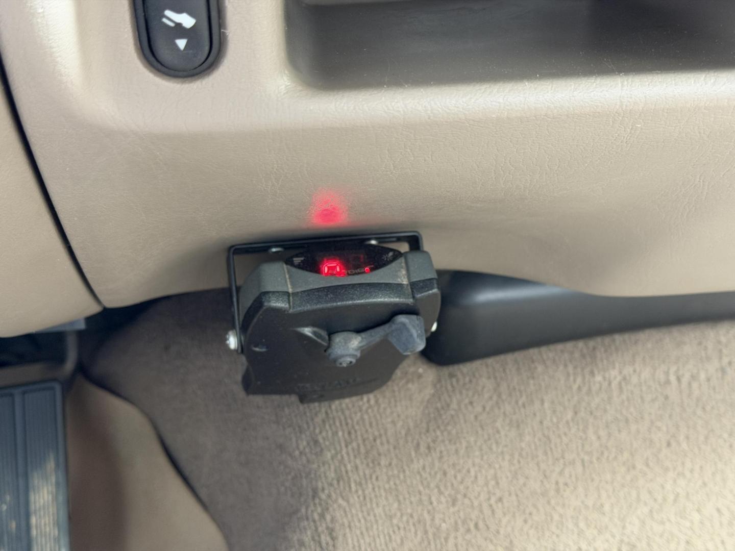 2004 BLACK /Tan Ford F-350 SD Lariat Crew Cab 4WD (1FTWW33P74E) with an 6.0L V8 TURBO DIESEL engine, Automatic transmission, located at 2990 Old Orchard Rd., Jackson, MO, 63755, 37.354214, -89.612106 - 2004 Ford F-350 Super Duty Lariat 114xxx miles 4x4 6.0L V8 Turbo Diesel Automatic Leather Power/Heated Seats Cruise Power Windows/Locks/Mirrors We have financing available and we accept trades! Fill out a credit application on our website or come by today! If you have any questions, give u - Photo#28