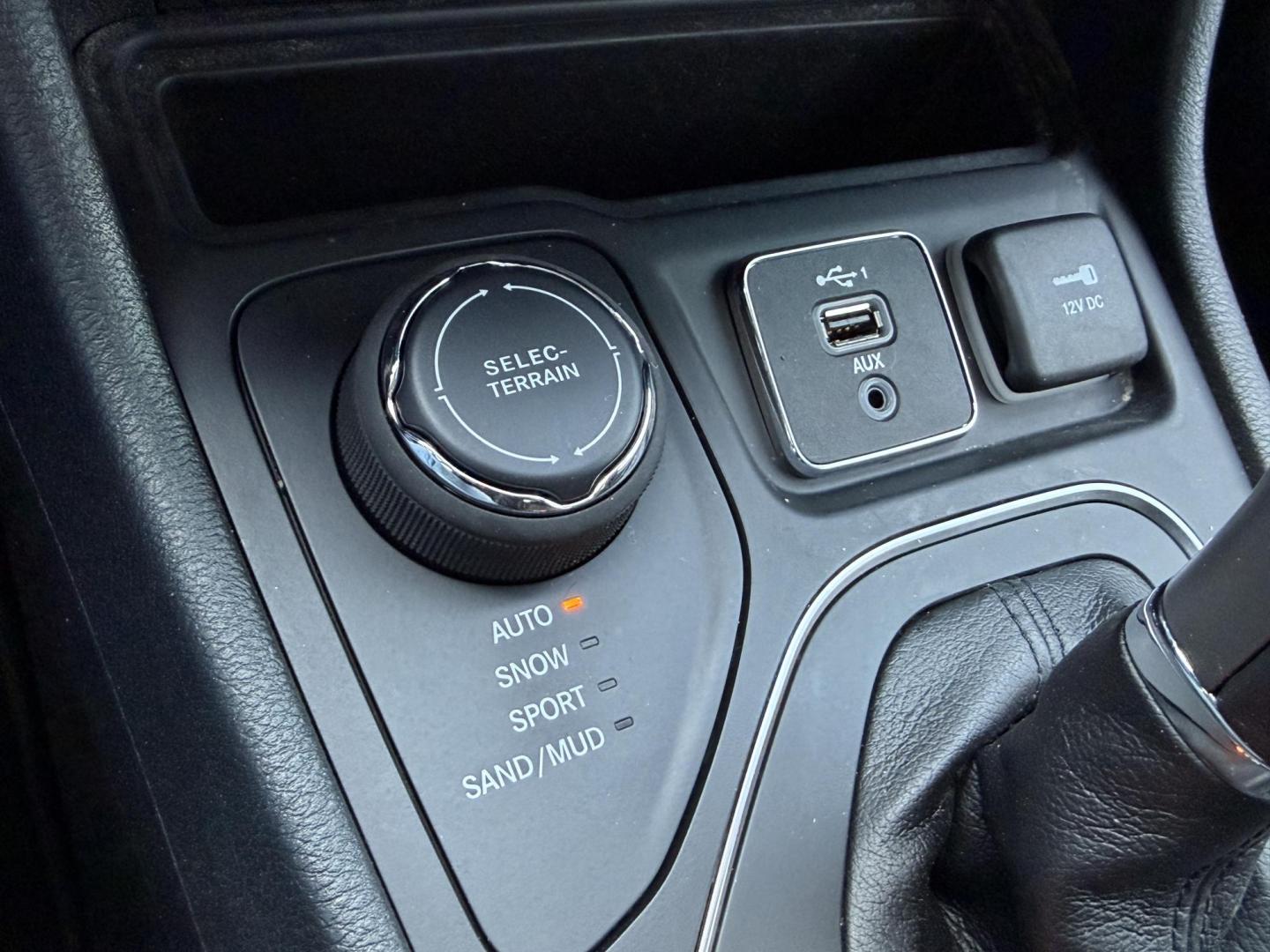 2022 BLACK /Black Jeep Cherokee Latitude Lux 4WD (1C4PJMMX2ND) with an 3.2L V6 engine, Automatic transmission, located at 2990 Old Orchard Rd., Jackson, MO, 63755, 37.354214, -89.612106 - 2022 Jeep Cherokee Latitude LUX 1-Owner 34xxx miles 4 Wheel Drive 3.2L V6 Automatic Leather Backup Camera Power/Heated Seats Heated Steering Wheel Bluetooth Remote Start Cruise Power Windows/Locks/Mirrors We have financing available and we accept trades! Fill out a credit application o - Photo#27