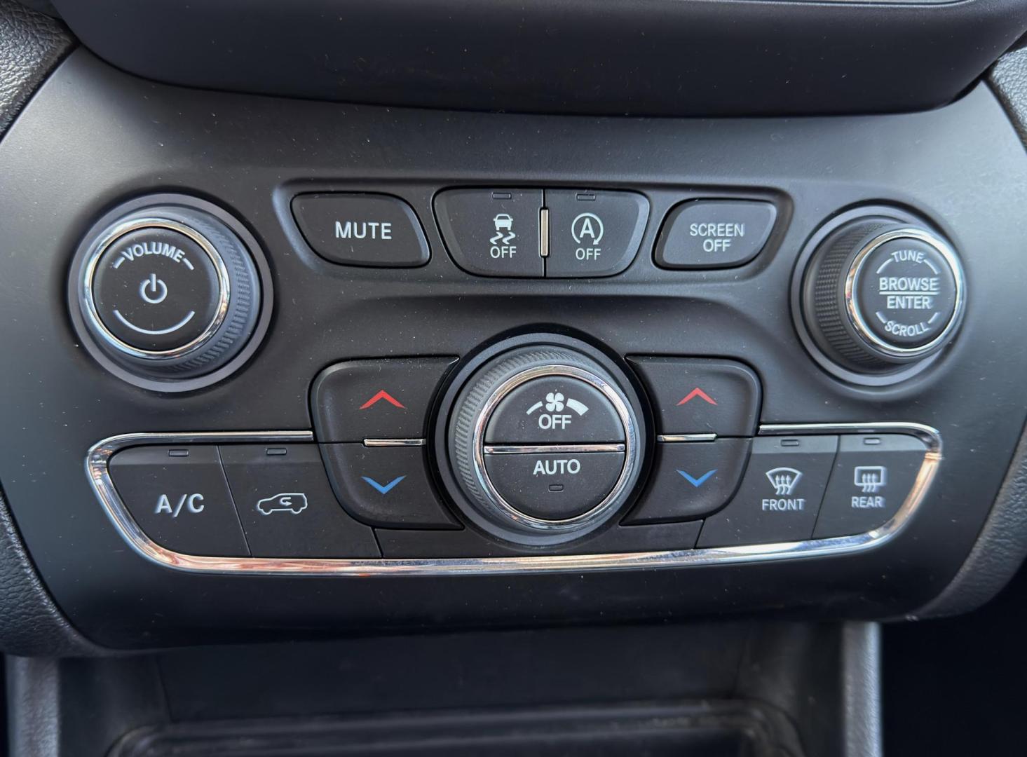 2022 BLACK /Black Jeep Cherokee Latitude Lux 4WD (1C4PJMMX2ND) with an 3.2L V6 engine, Automatic transmission, located at 2990 Old Orchard Rd., Jackson, MO, 63755, 37.354214, -89.612106 - 2022 Jeep Cherokee Latitude LUX 1-Owner 34xxx miles 4 Wheel Drive 3.2L V6 Automatic Leather Backup Camera Power/Heated Seats Heated Steering Wheel Bluetooth Remote Start Cruise Power Windows/Locks/Mirrors We have financing available and we accept trades! Fill out a credit application o - Photo#30