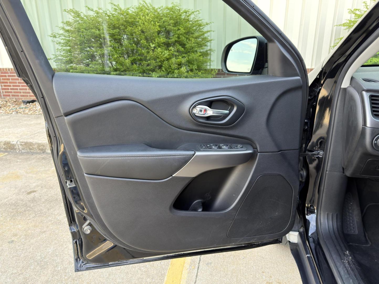 2022 BLACK /Black Jeep Cherokee Latitude Lux 4WD (1C4PJMMX2ND) with an 3.2L V6 engine, Automatic transmission, located at 2990 Old Orchard Rd., Jackson, MO, 63755, 37.354214, -89.612106 - 2022 Jeep Cherokee Latitude LUX 1-Owner 34xxx miles 4 Wheel Drive 3.2L V6 Automatic Leather Backup Camera Power/Heated Seats Heated Steering Wheel Bluetooth Remote Start Cruise Power Windows/Locks/Mirrors We have financing available and we accept trades! Fill out a credit application o - Photo#13