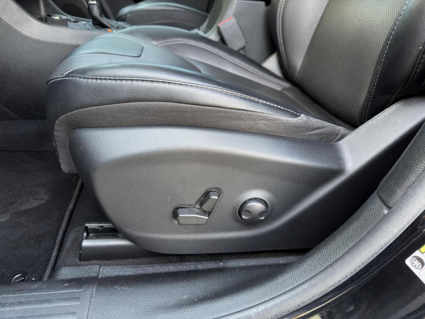 2022 BLACK /Black Jeep Cherokee Latitude Lux 4WD (1C4PJMMX2ND) with an 3.2L V6 engine, Automatic transmission, located at 2990 Old Orchard Rd., Jackson, MO, 63755, 37.354214, -89.612106 - 2022 Jeep Cherokee Latitude LUX 1-Owner 34xxx miles 4 Wheel Drive 3.2L V6 Automatic Leather Backup Camera Power/Heated Seats Heated Steering Wheel Bluetooth Remote Start Cruise Power Windows/Locks/Mirrors We have financing available and we accept trades! Fill out a credit application o - Photo#4